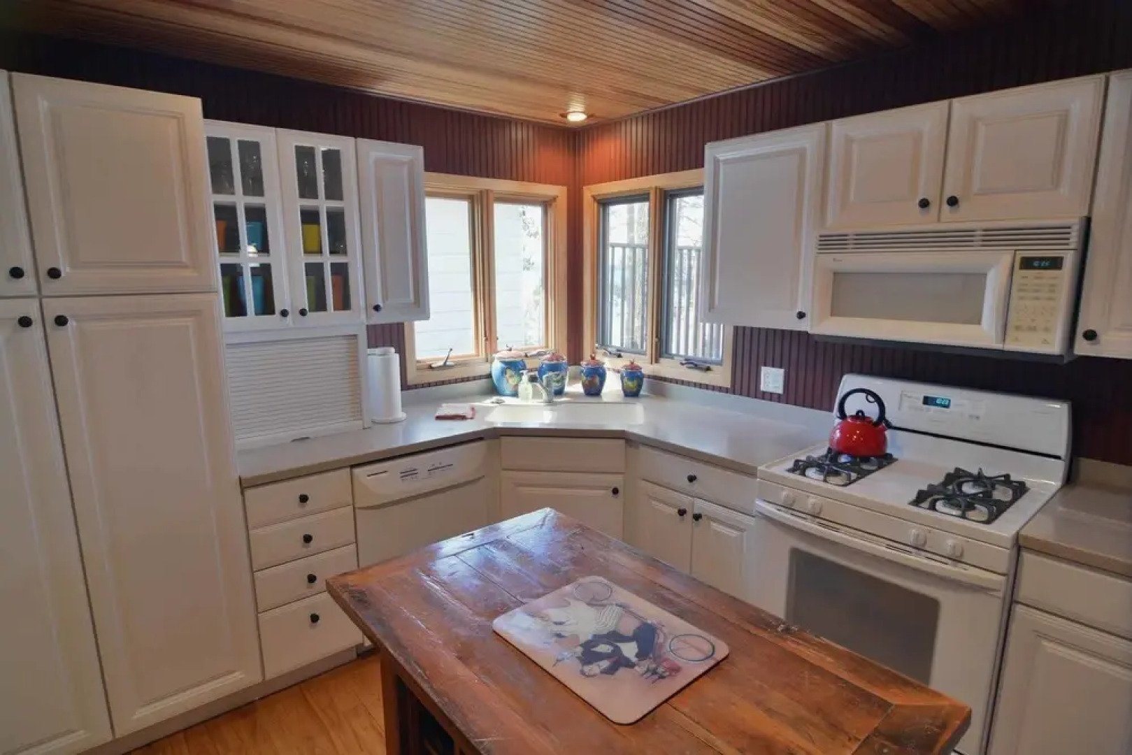 Sunset Shores Retreat 3 Bedrooms 2 Bathrooms Condo