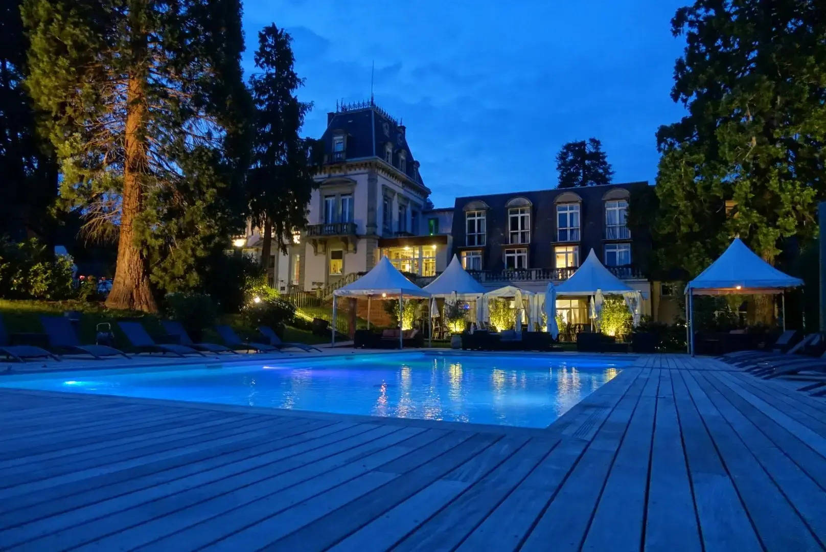 LE H - Hôtel & Restaurant