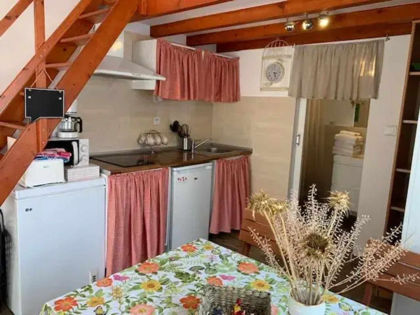 APPARTEMENT LES HIRONDELLES 2KM PLAGE-WiFI-JARDIN-PARKING-DRAPS ET SERVIETTES