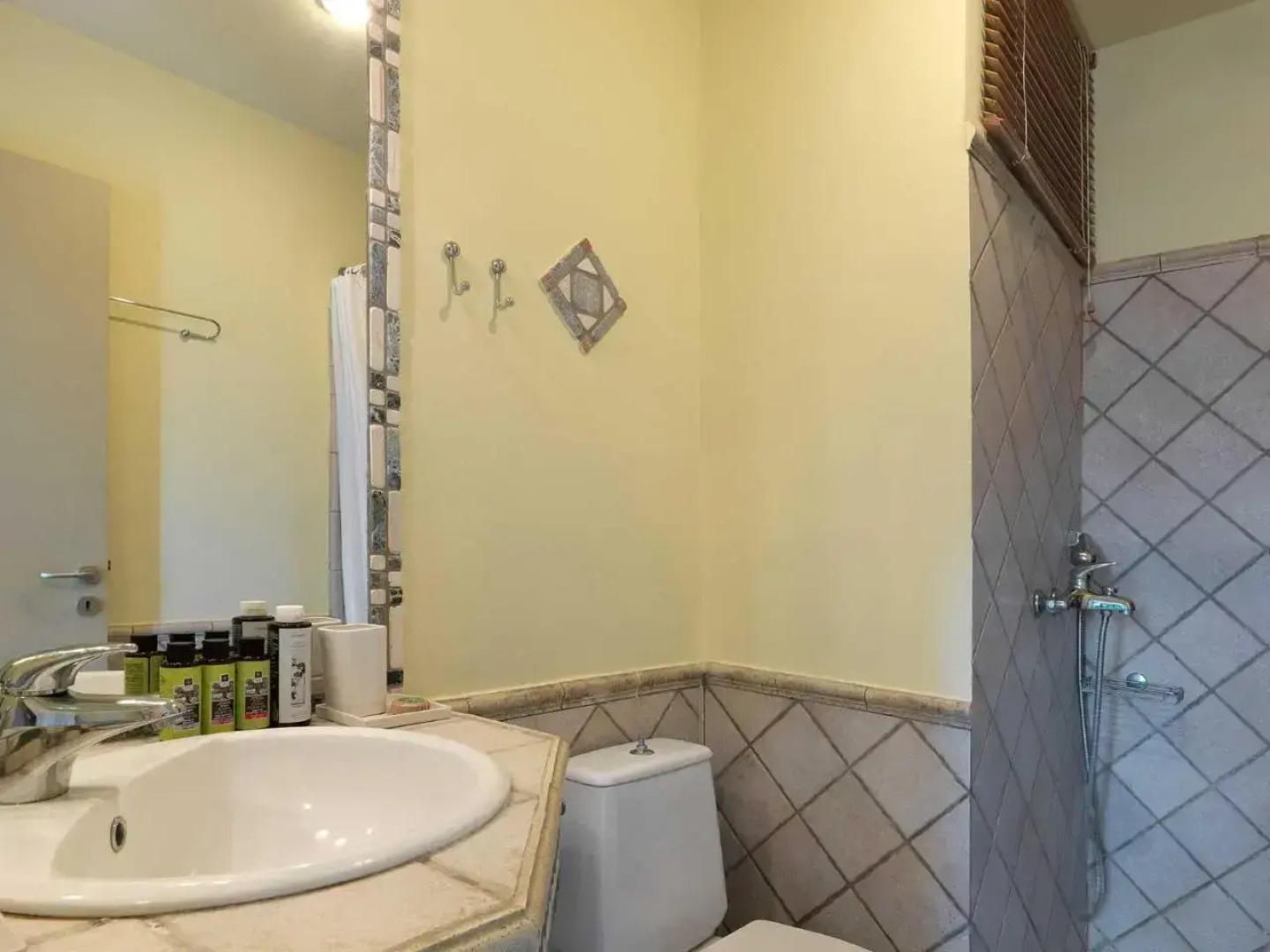 Villa Aria - Luxury Beachfront Villa with Pool and Tennis Court