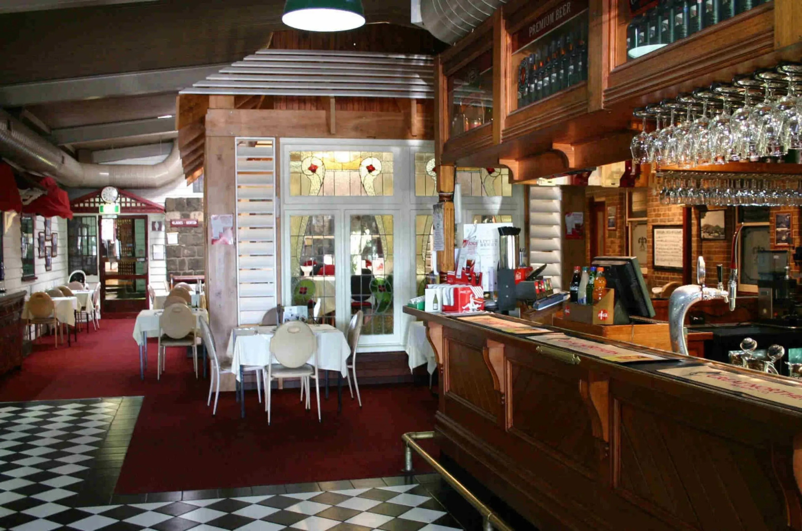 Madden's Commercial Hotel