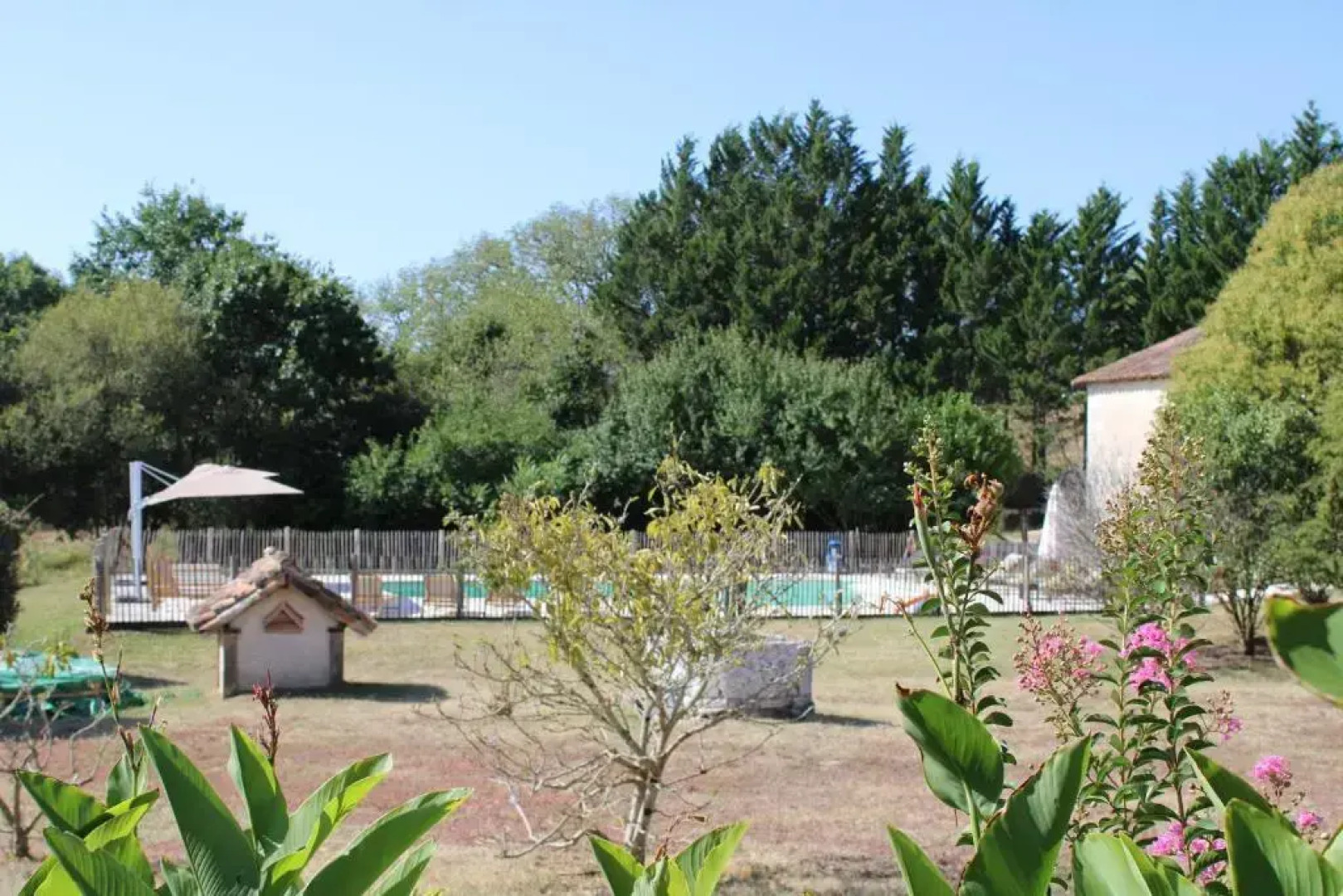 Le Petit Chateau Servanches