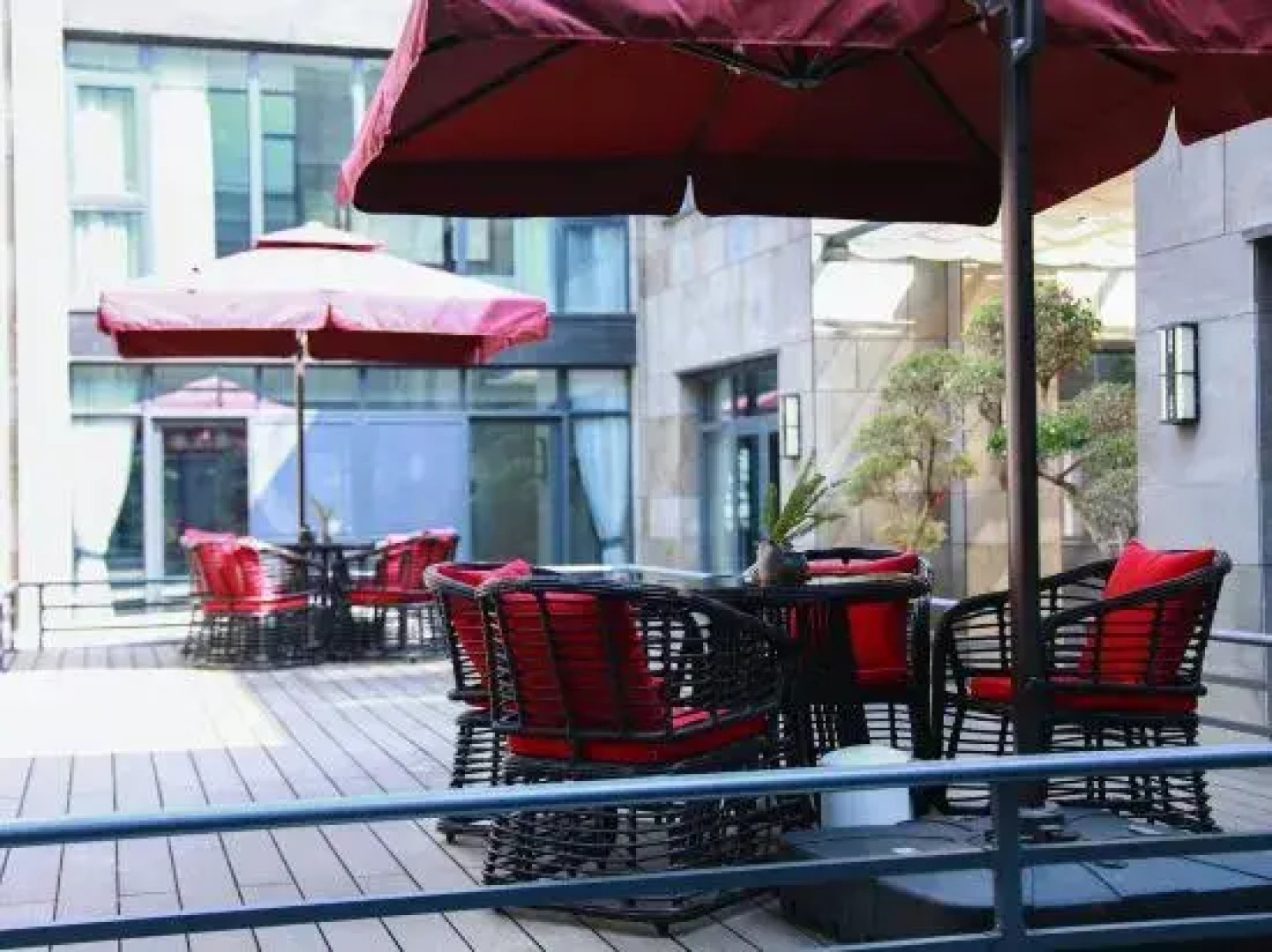 Wuzhishan Yisuli Theme Hotel