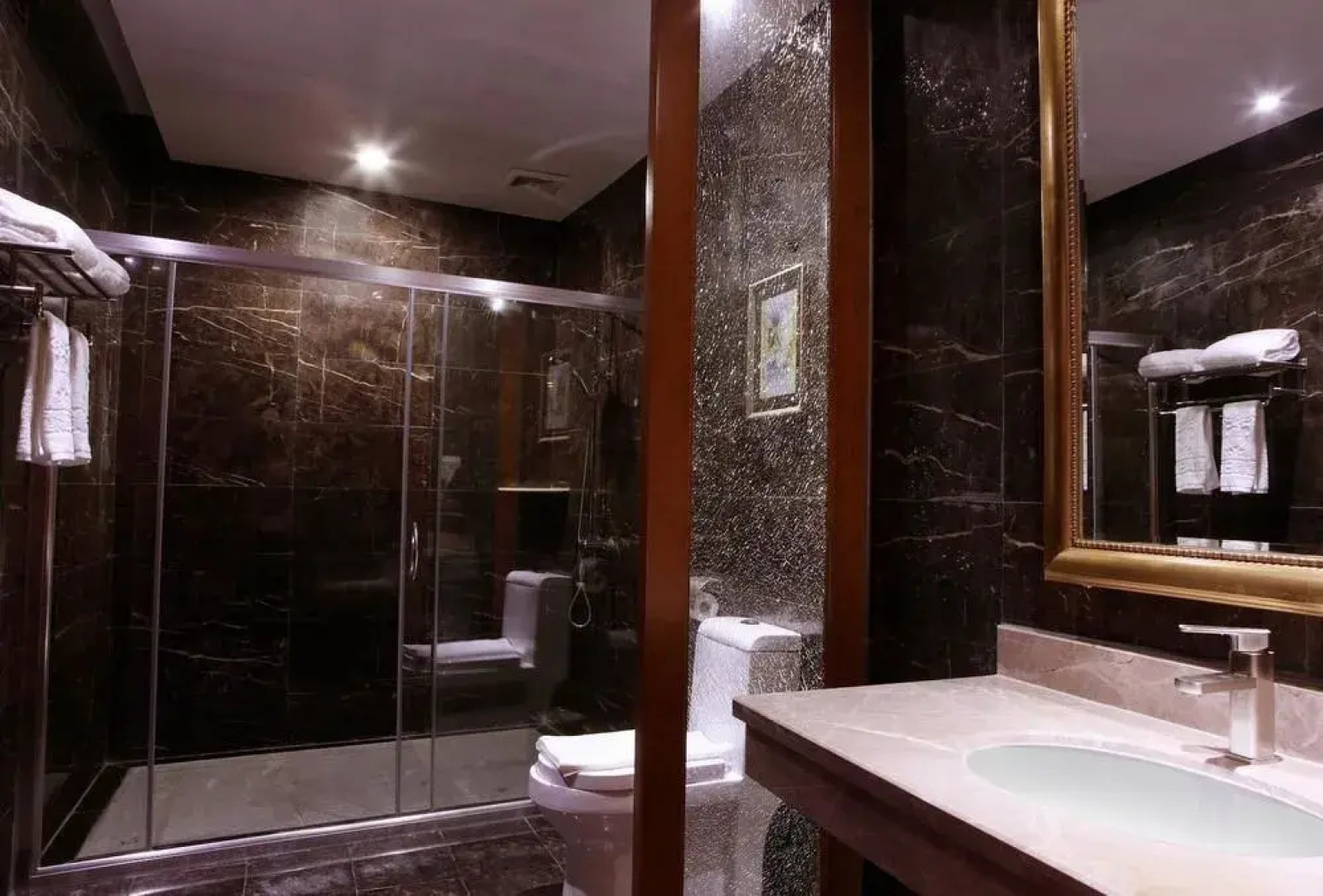 Jindun International Holidy Hotel