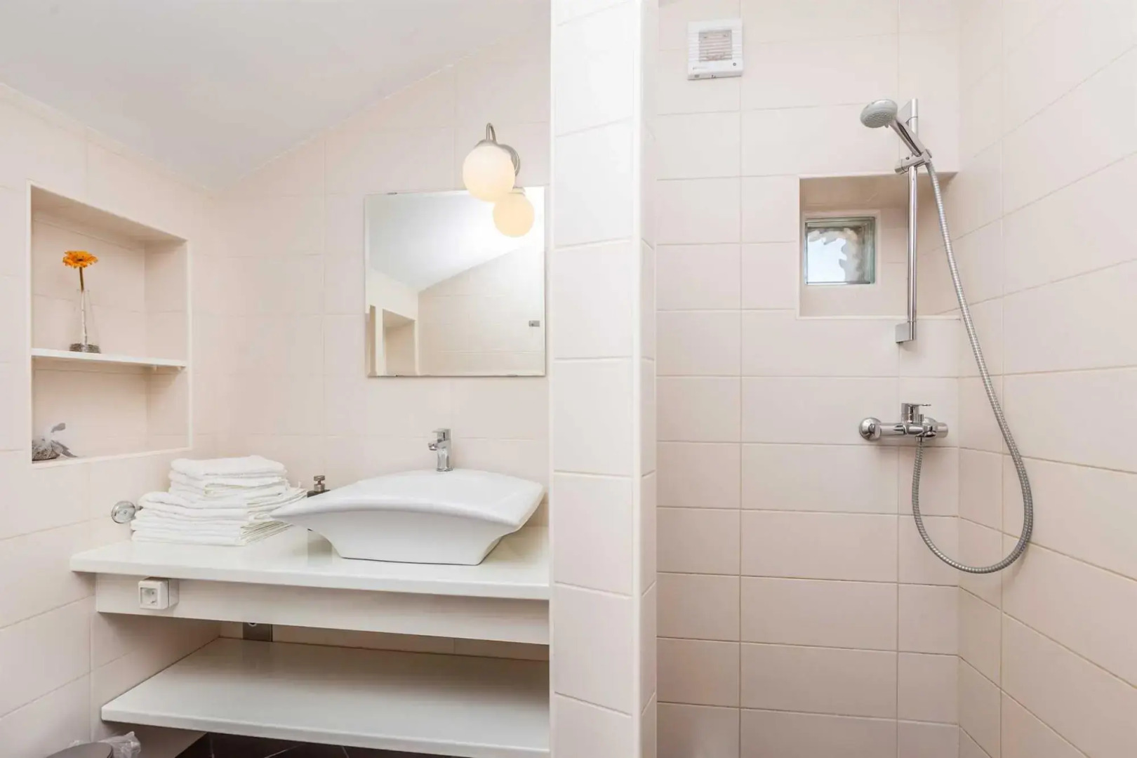 Holiday House Lara 04401