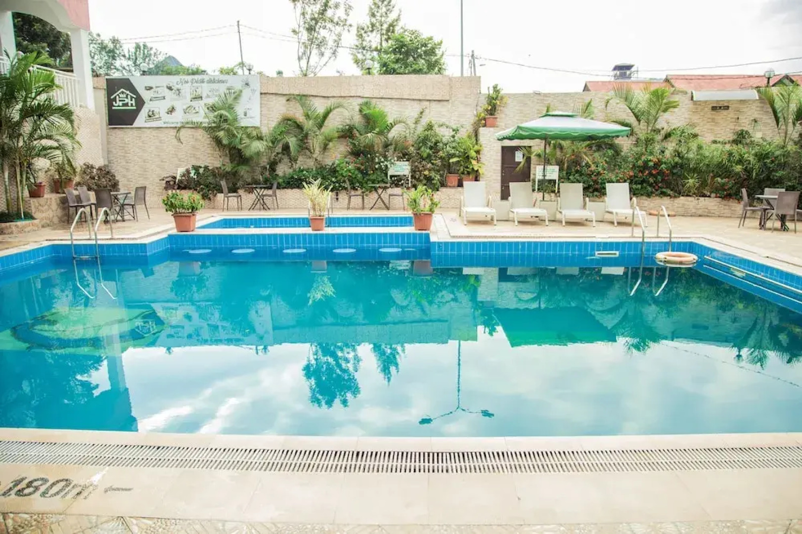 La Joie Plazza Hotel