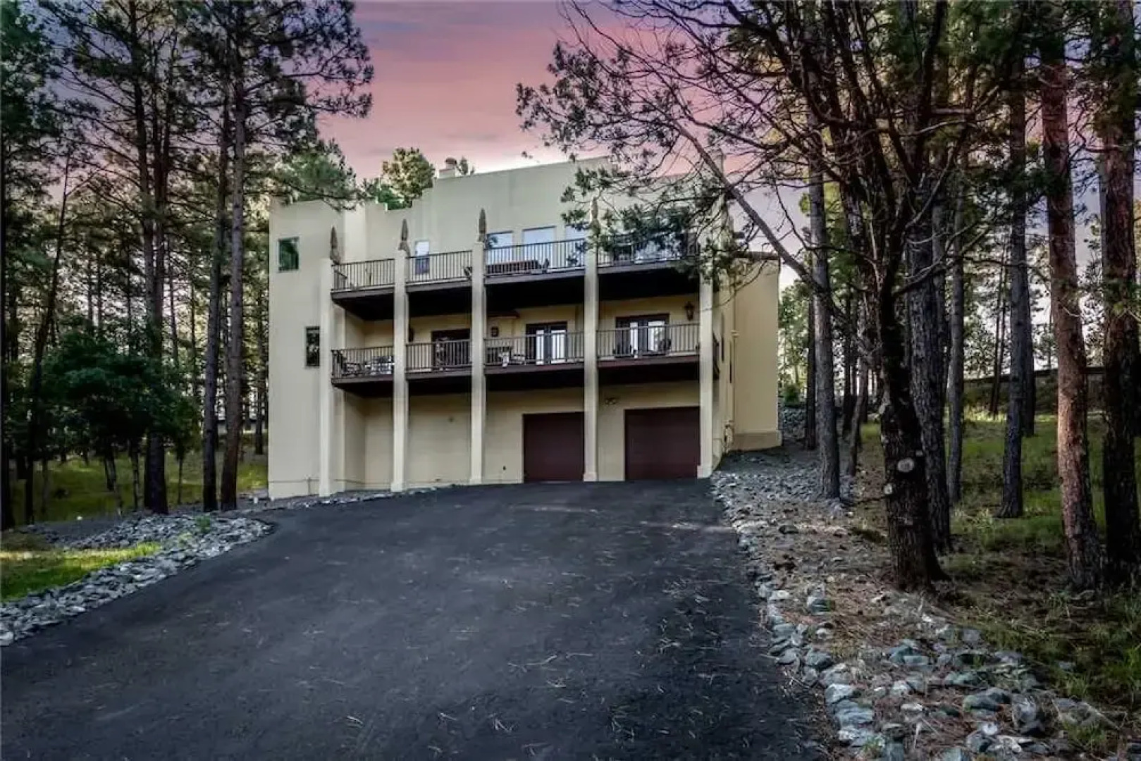 Eagles Rest - Four Bedroom Cabin