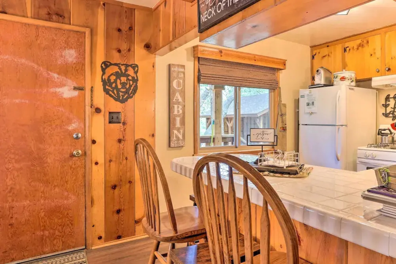 Wrightwood Cabin w/ Cozy Interior!