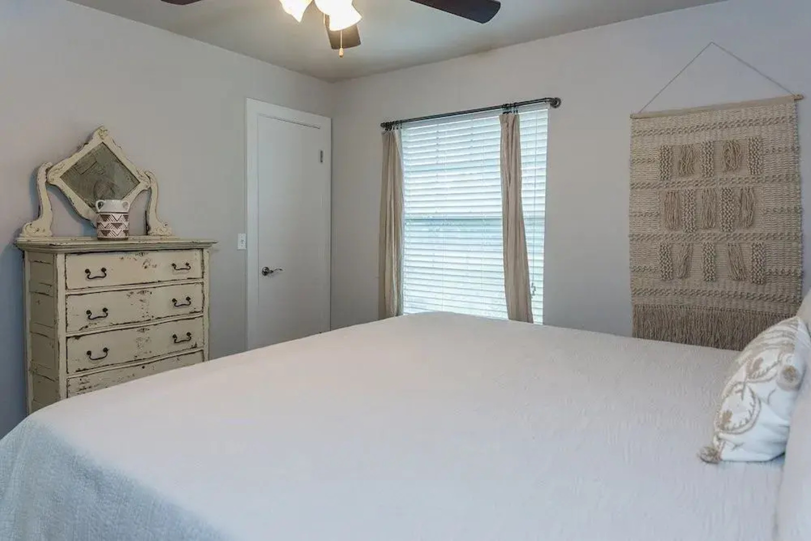 Fredericksburg Fun 3 Bedroom Apts by Redawning