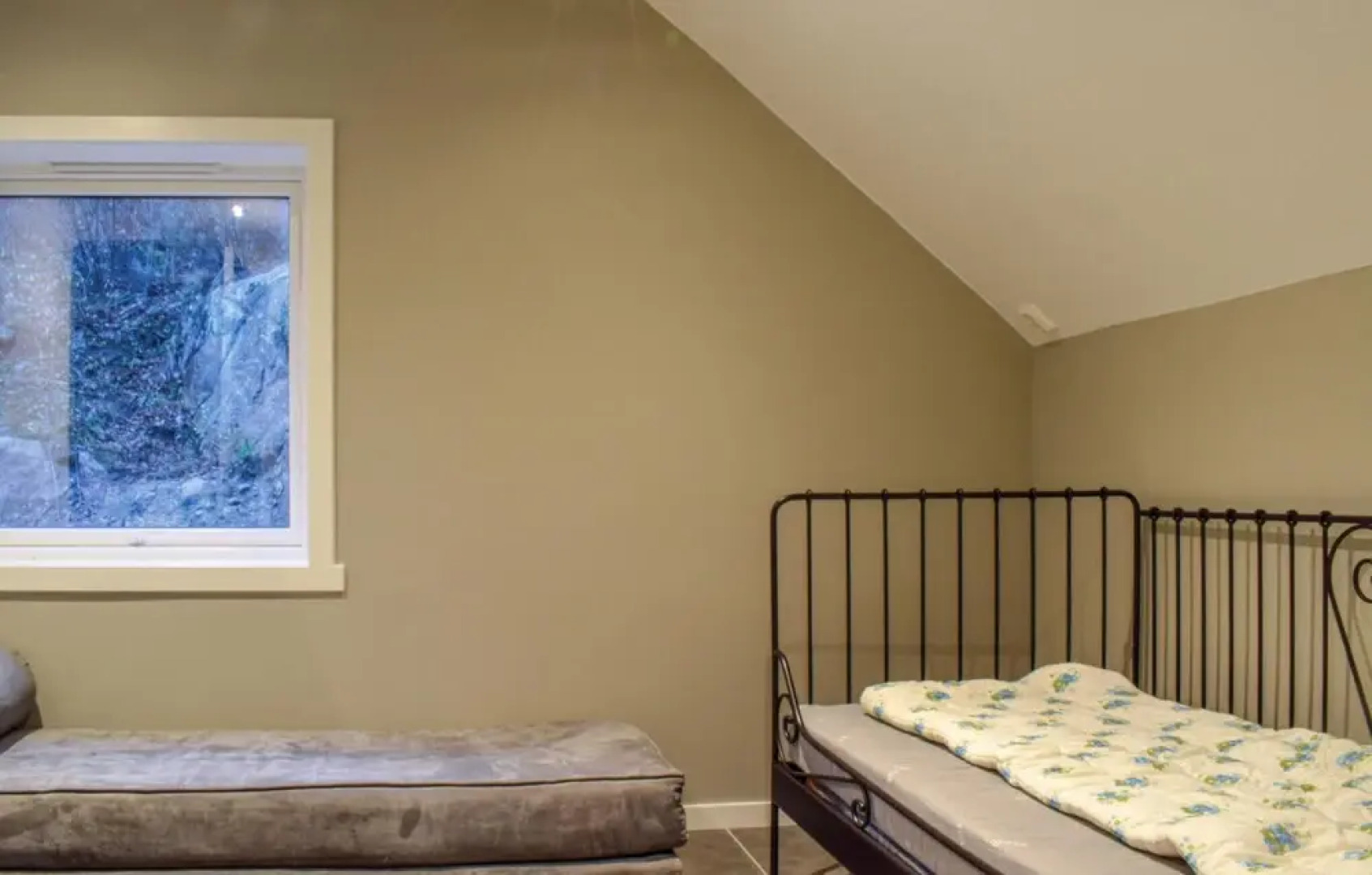 Beautiful Home in Mandal With 8 Bedrooms, Jacuzzi and Wifi