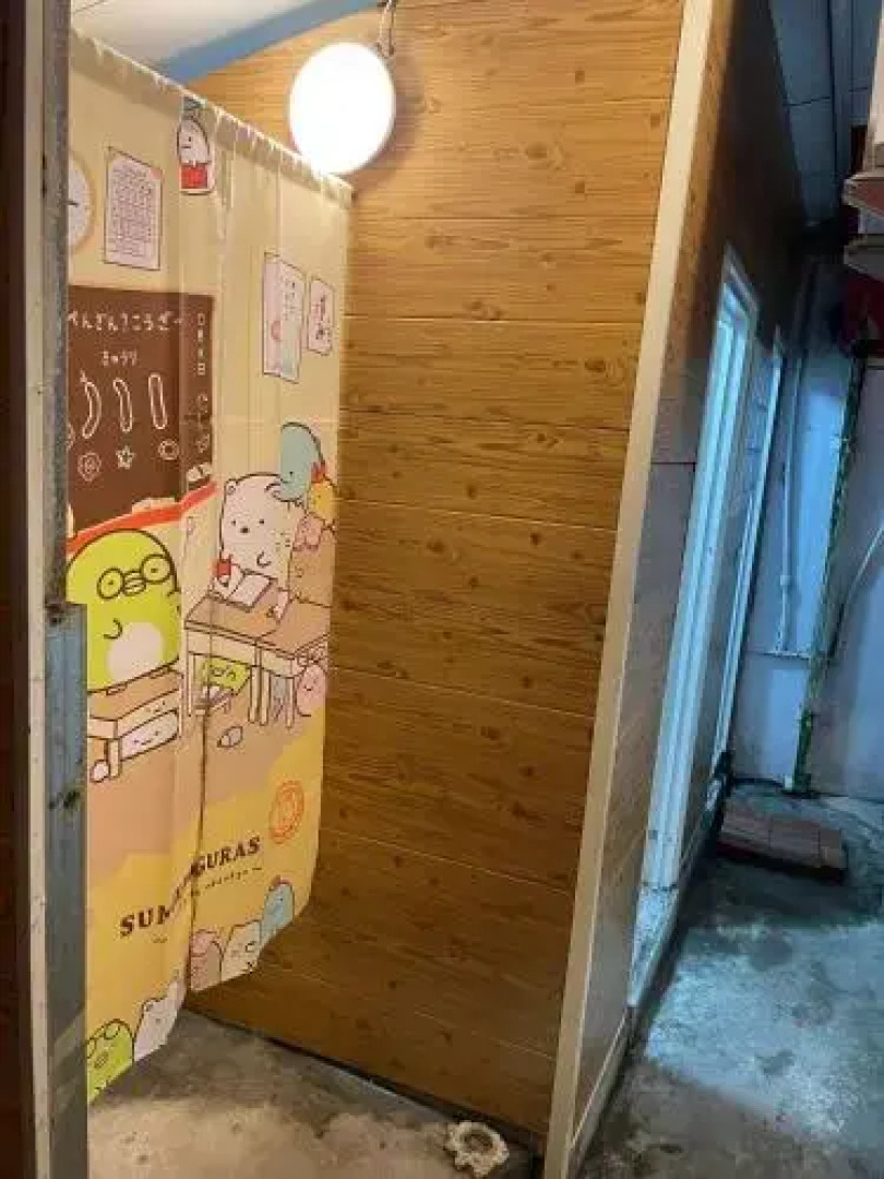 Backpacker Dog Hostel