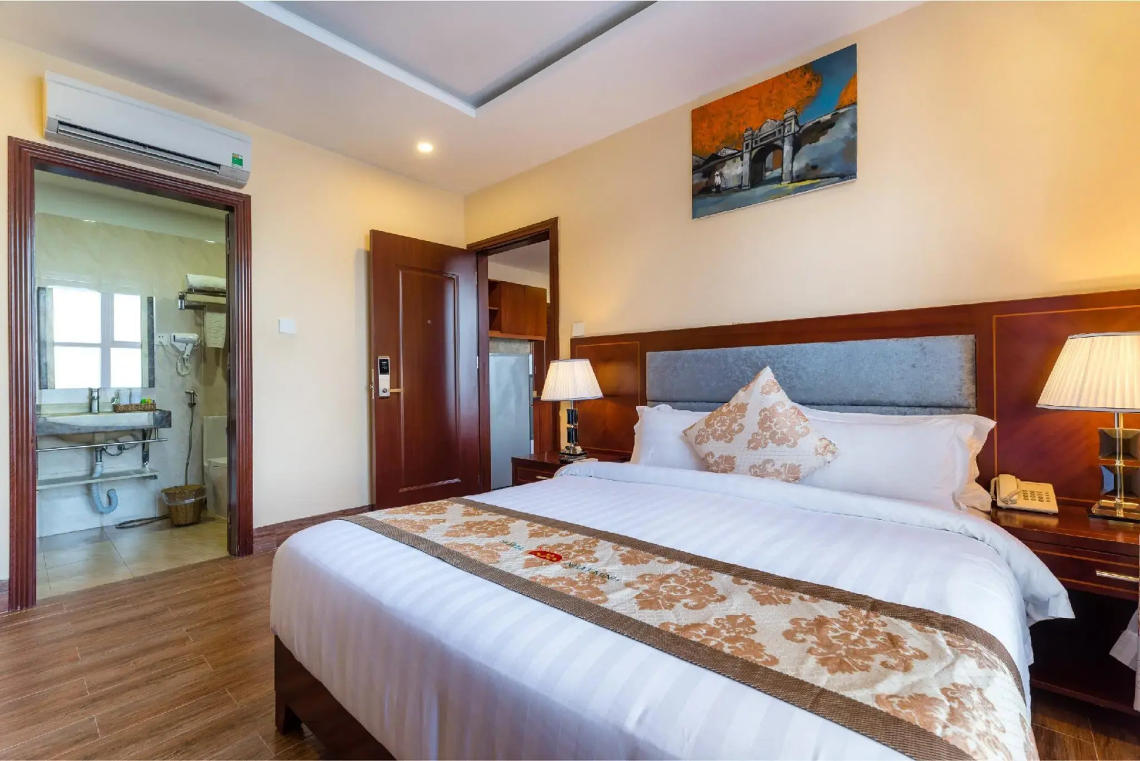 Nhat Minh Hotel and Apartment