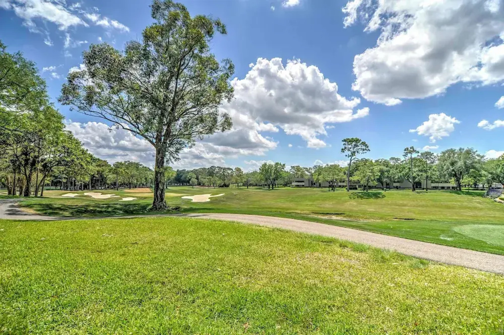 8 Mi to Honeymoon Island: Golf Getaway w/ Balcony!
