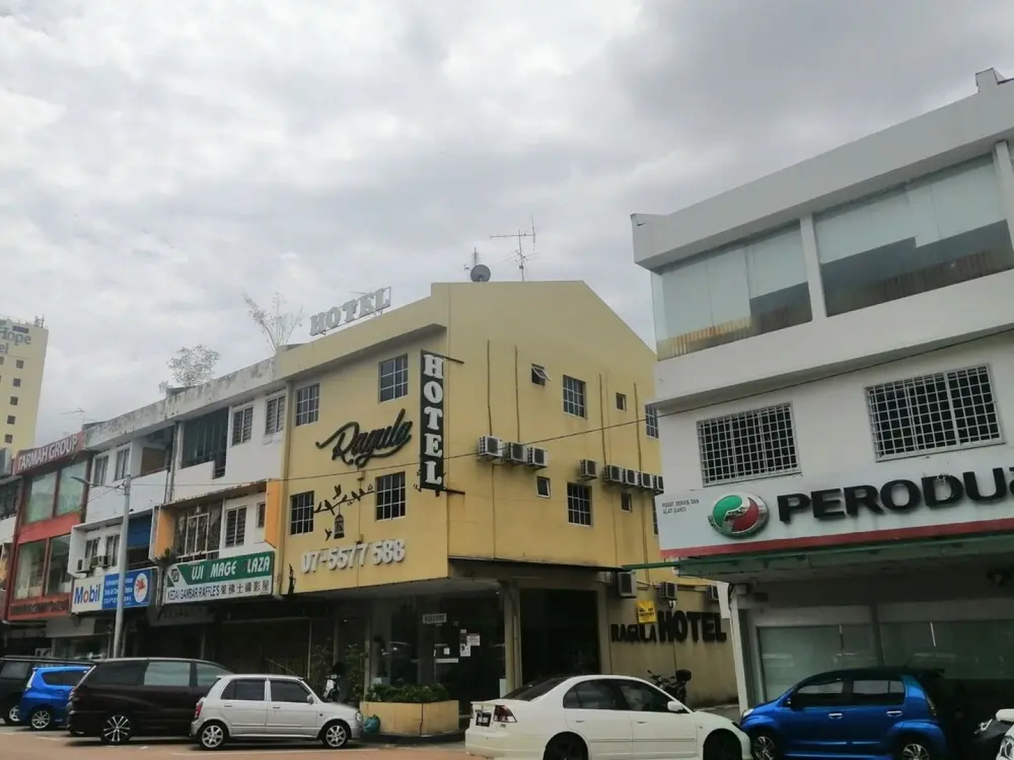 OYO 90028 Ragula Hotel