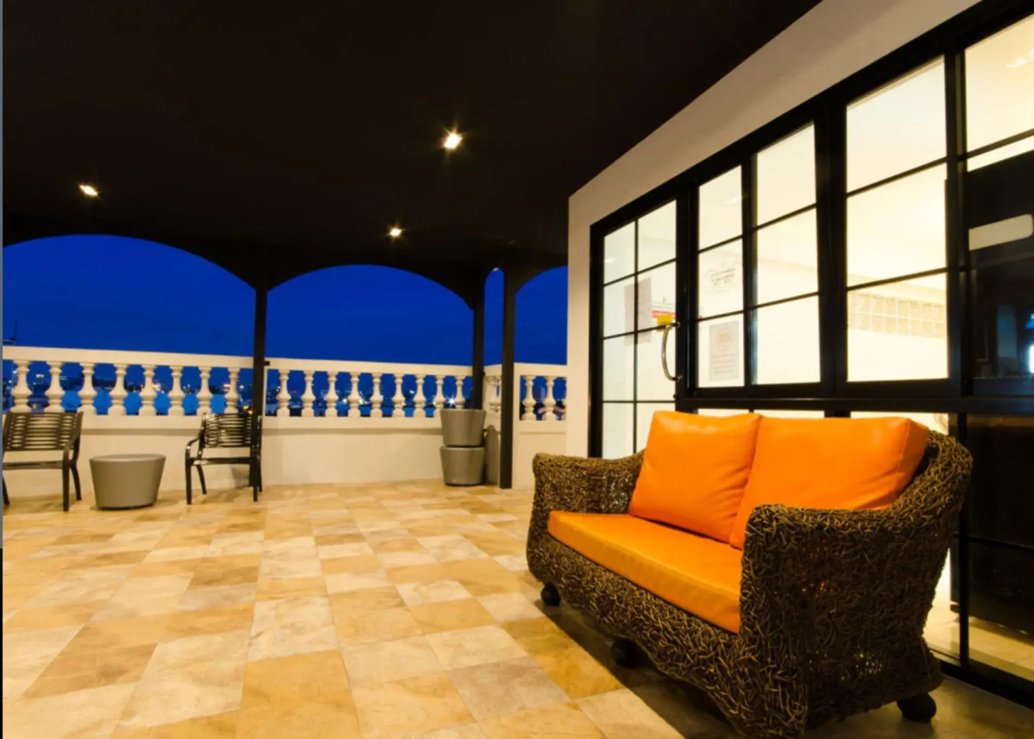 Violet Tower at Khaosan Palace