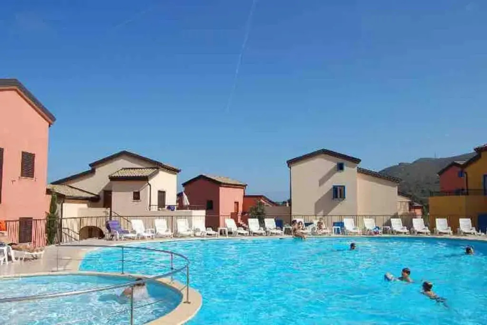 T3 Duplex tout confort - piscine - proche plage - 6 personnes