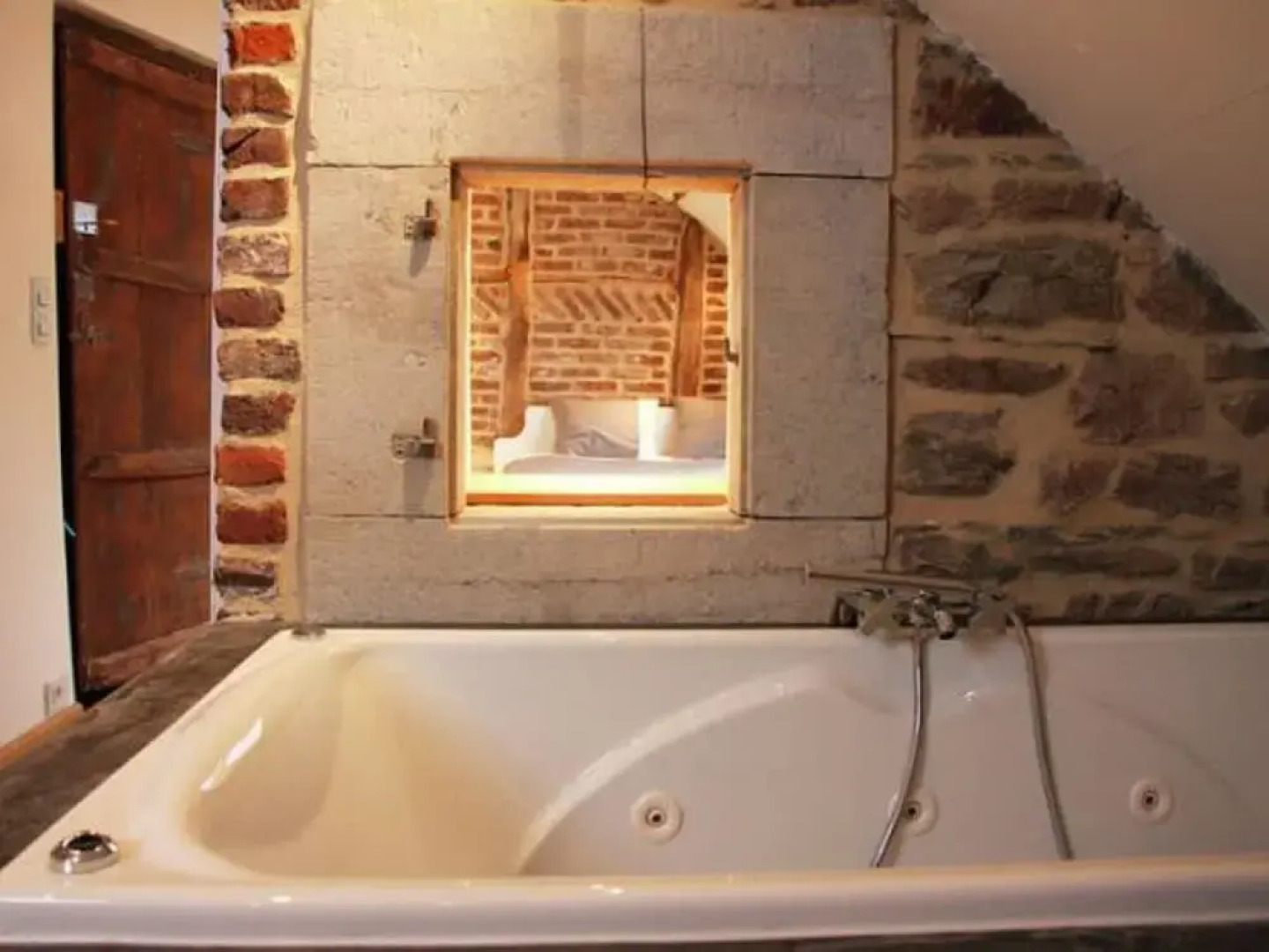 Attractive Holiday Home with Pool, Hot Tub, Fireplace near Spa