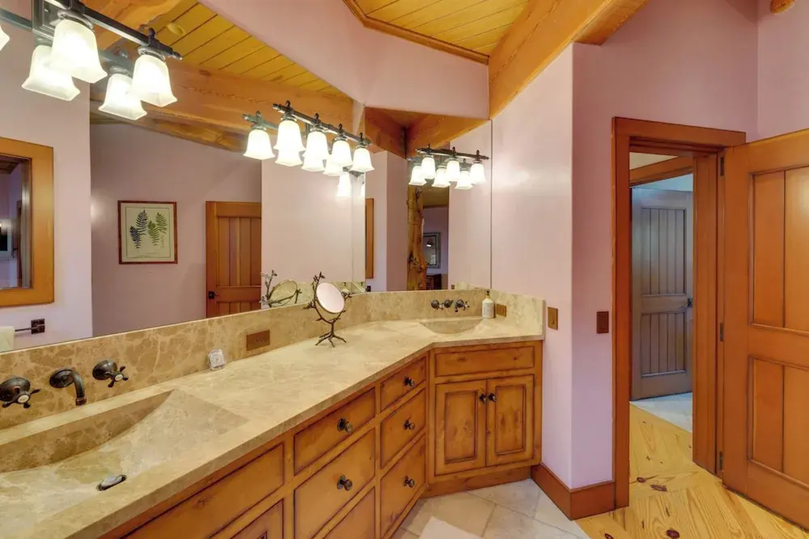 Sun Valley Log Home w/ Hot Tub & Mtn Views!