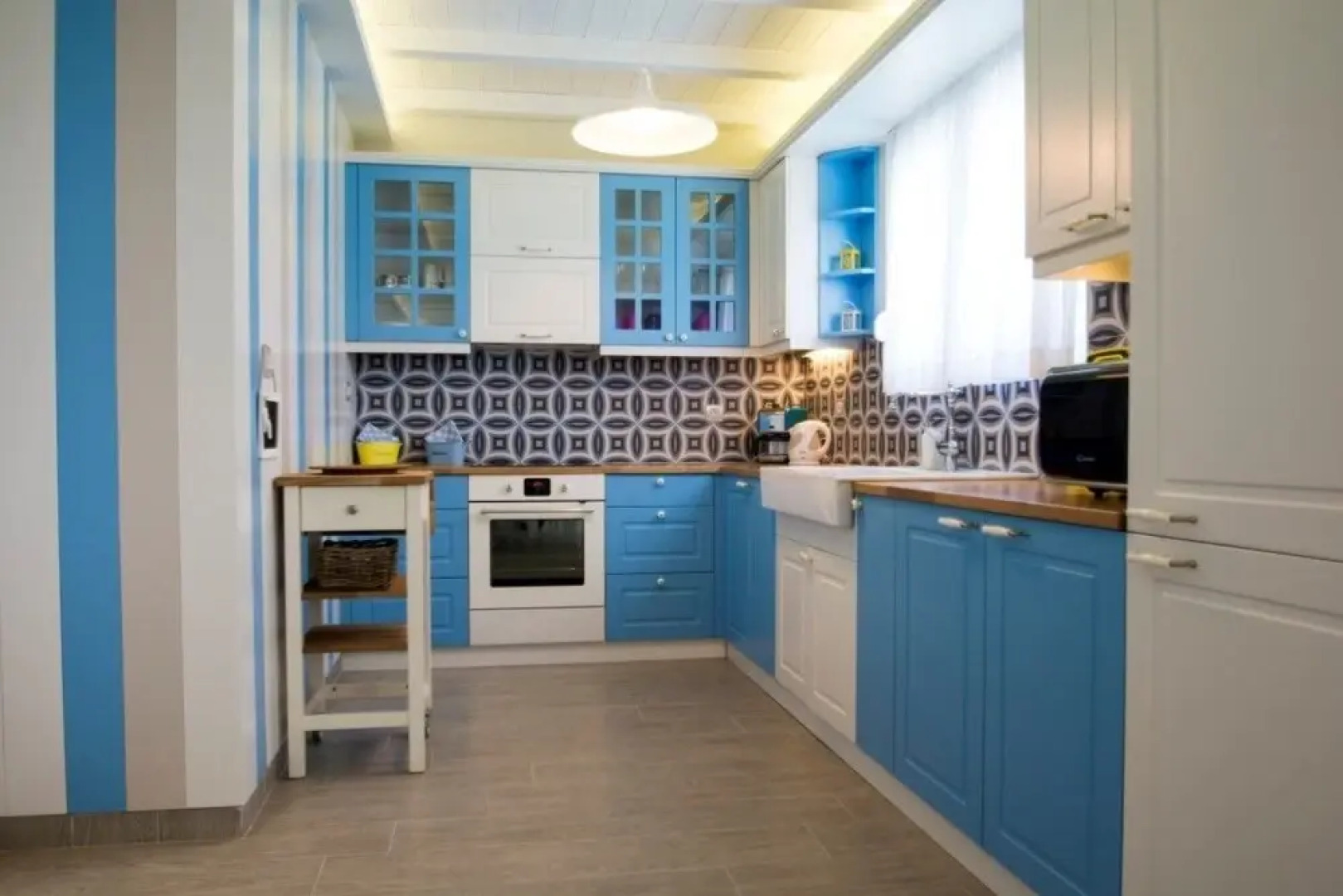 Seabreeze Villa - with Jacuzzi & heated pool