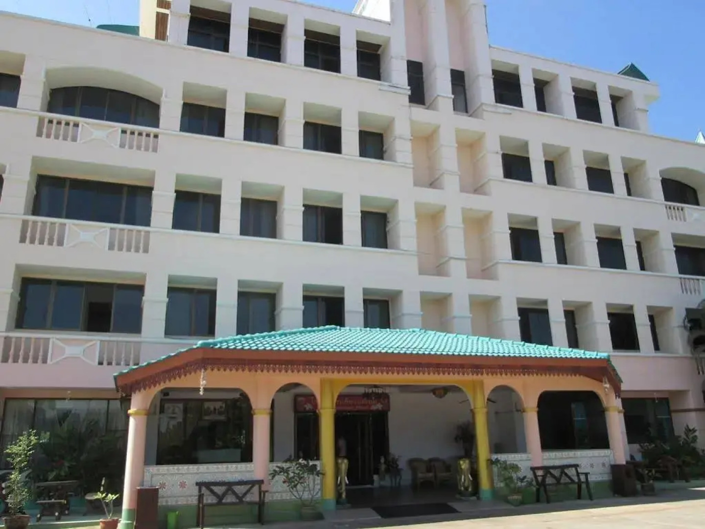 Royal Jommanee Hotel