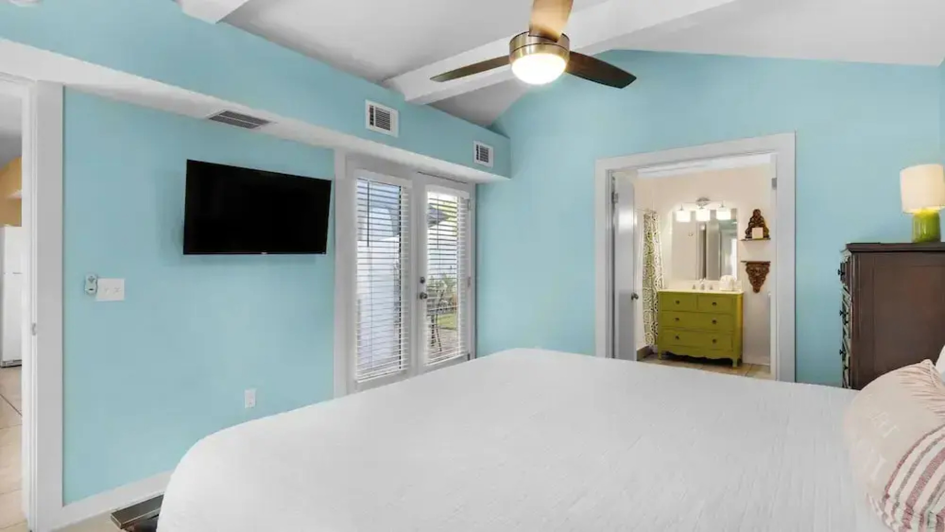 Your Ideal Beach Getaway With Private Pool, Game Room and Close to Beach!