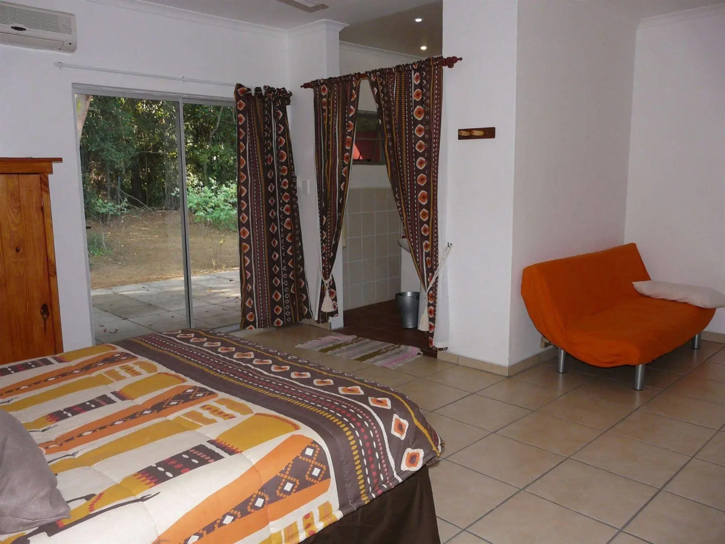 Flamboyant Lodge & Restaurant