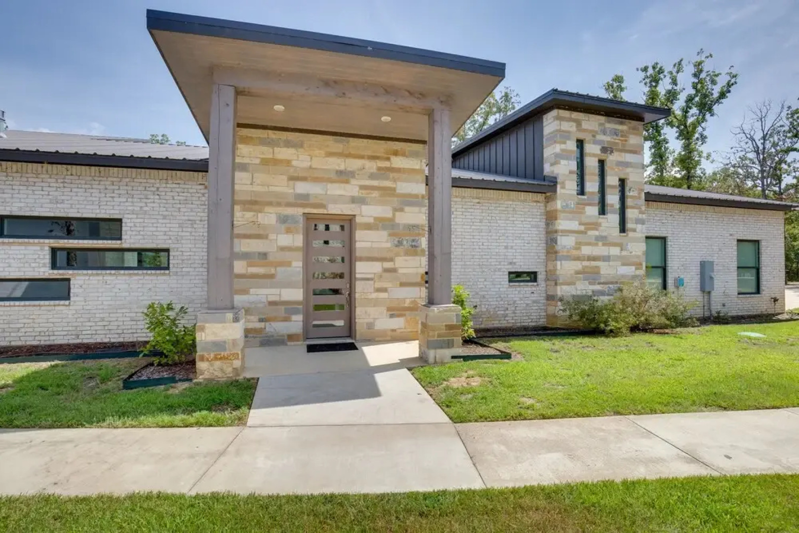 Luxe Waterfront Home in Malakoff w/ Pool + Hot Tub