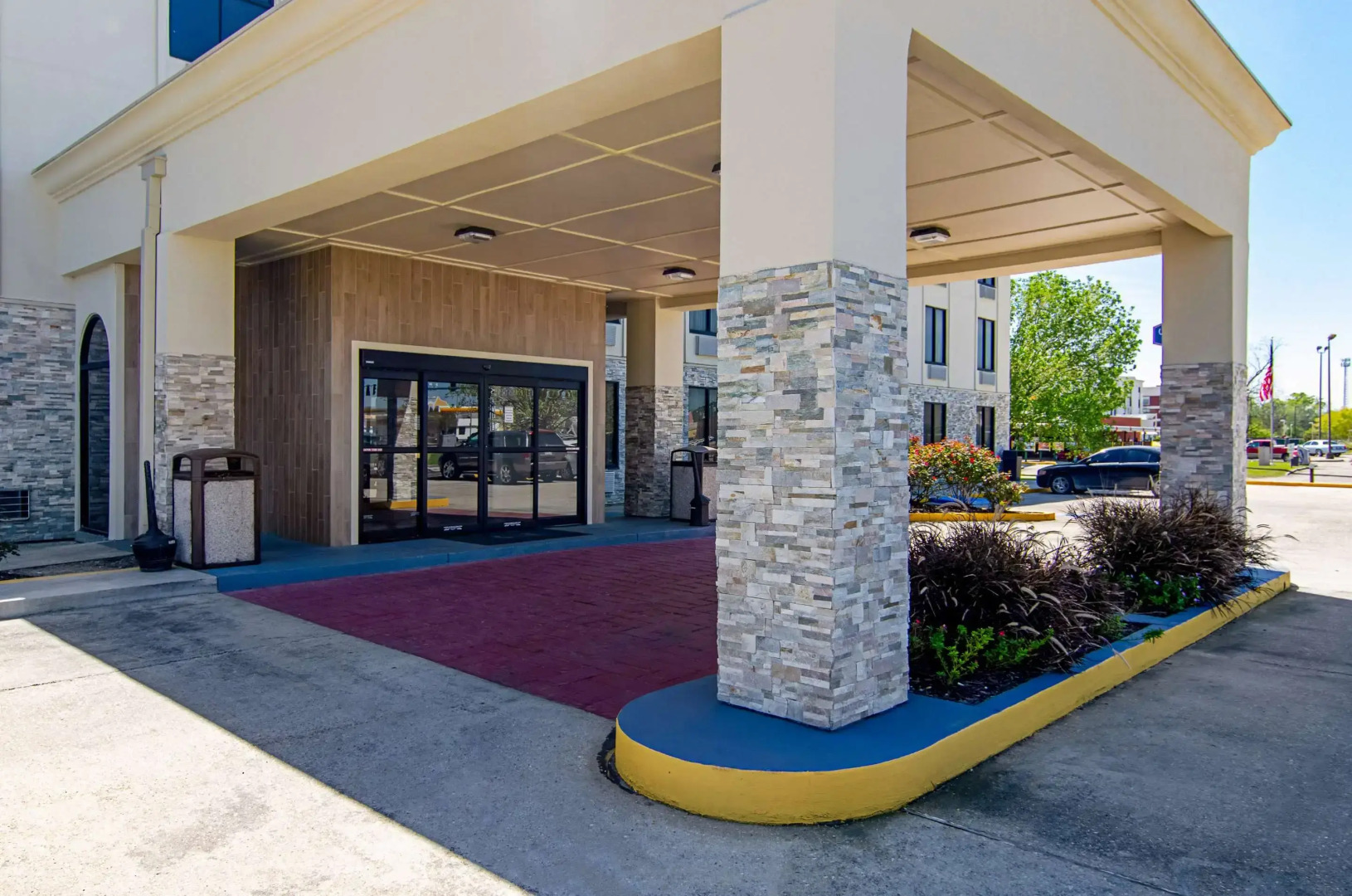 Quality Inn & Suites Near Tanger Outlet Mall