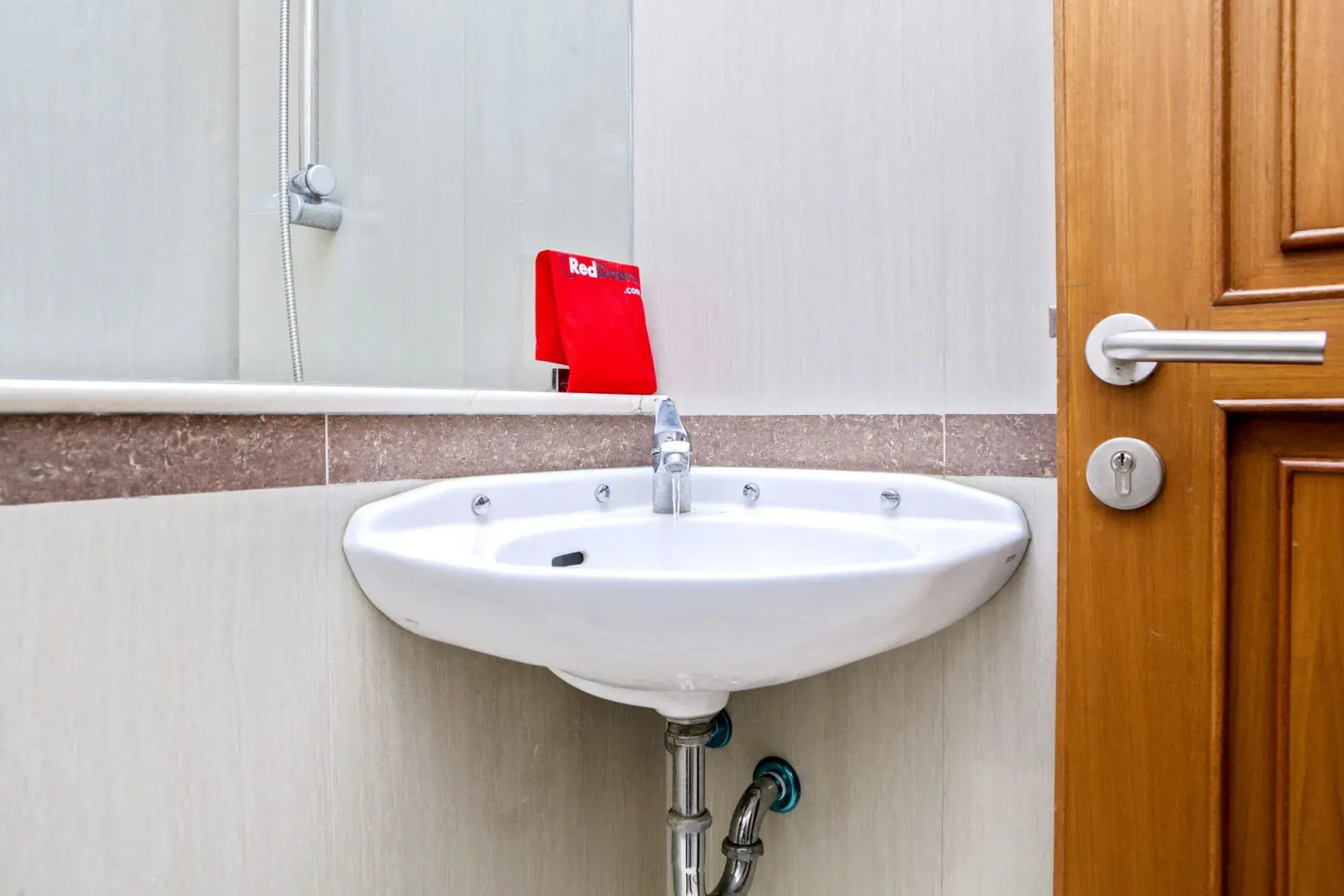 Residences by RedDoorz near Rumah Mode