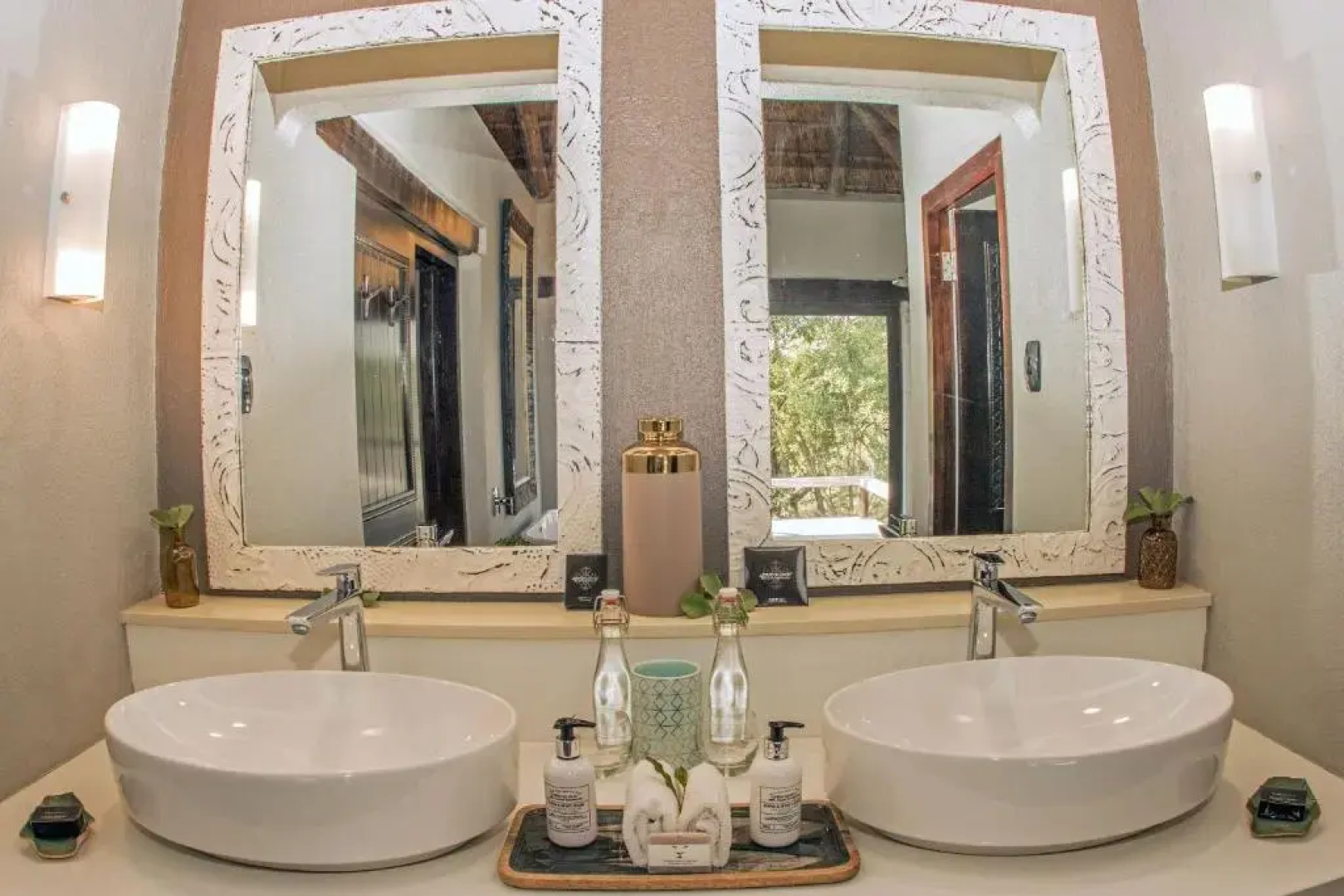 Thornybush Simbambili Lodge