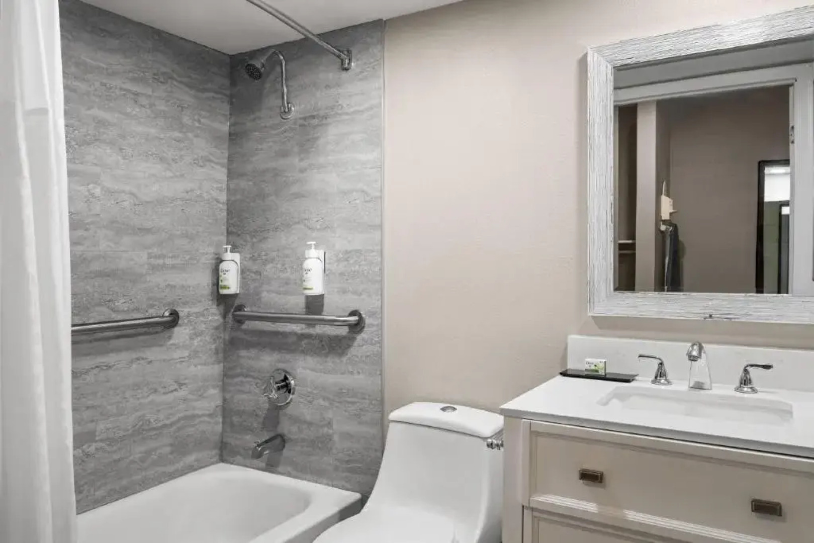 Baymont Inn & Suites Jefferson City