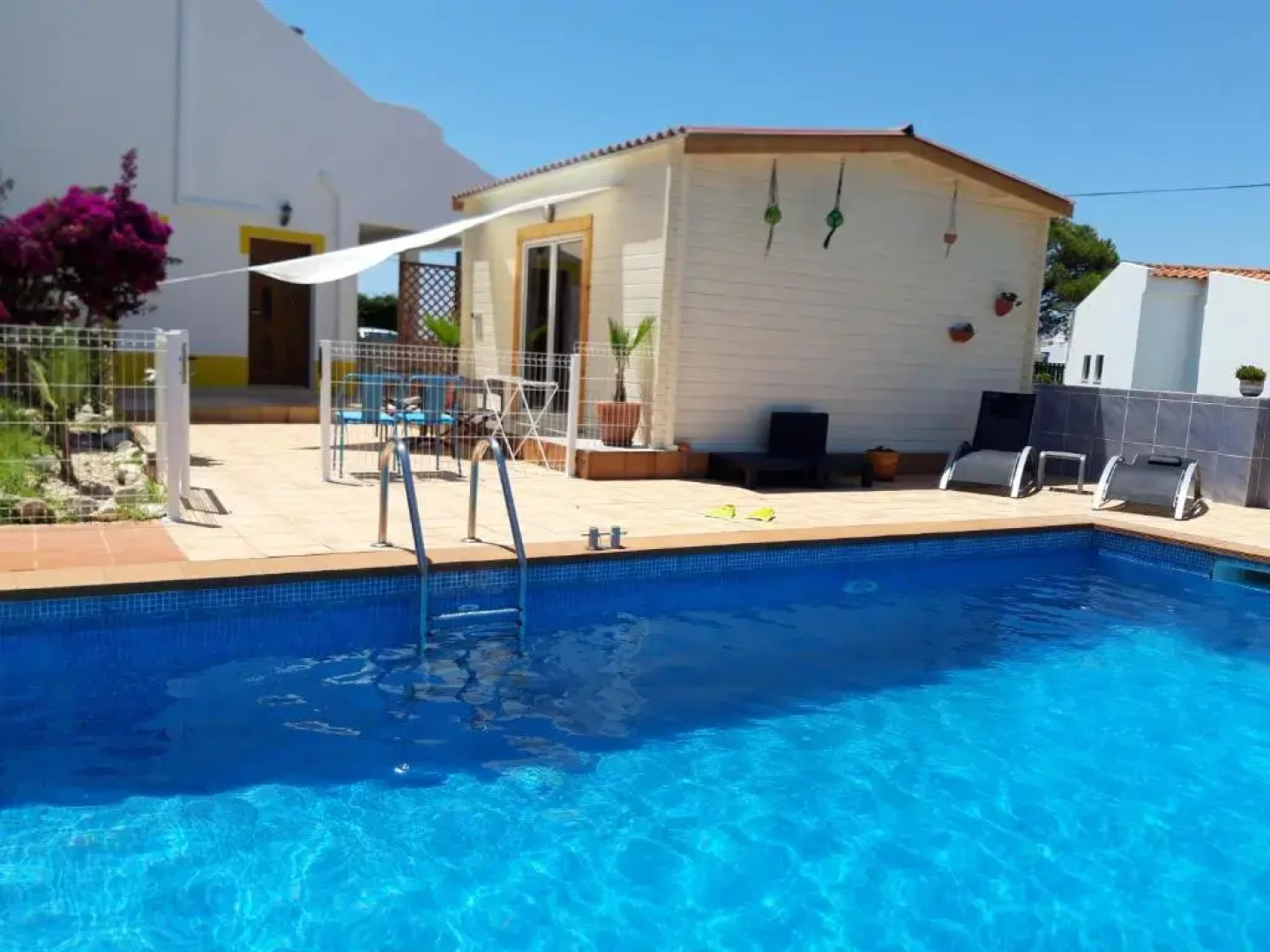 Ideal Summer cabin 1 km from arrifana beach