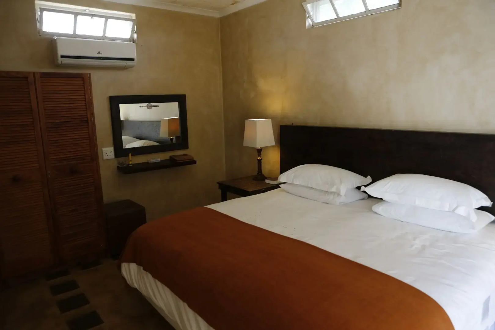 Sunset Lodge & Safaris