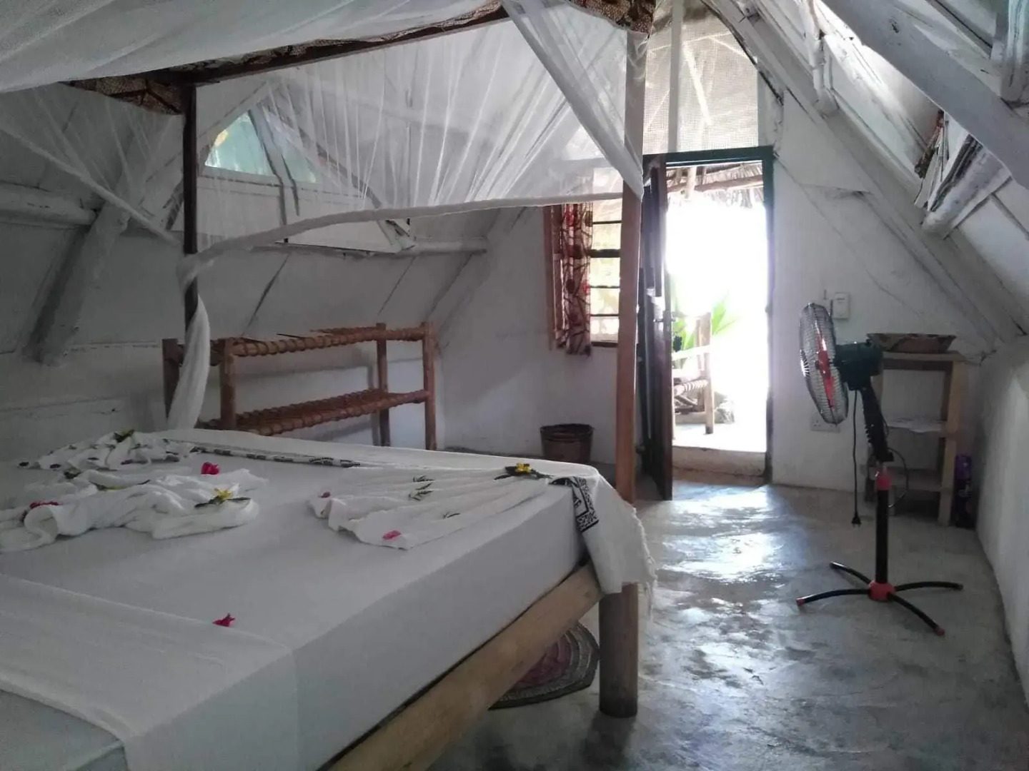 Bahari Pizza Restaurant and Bungalows