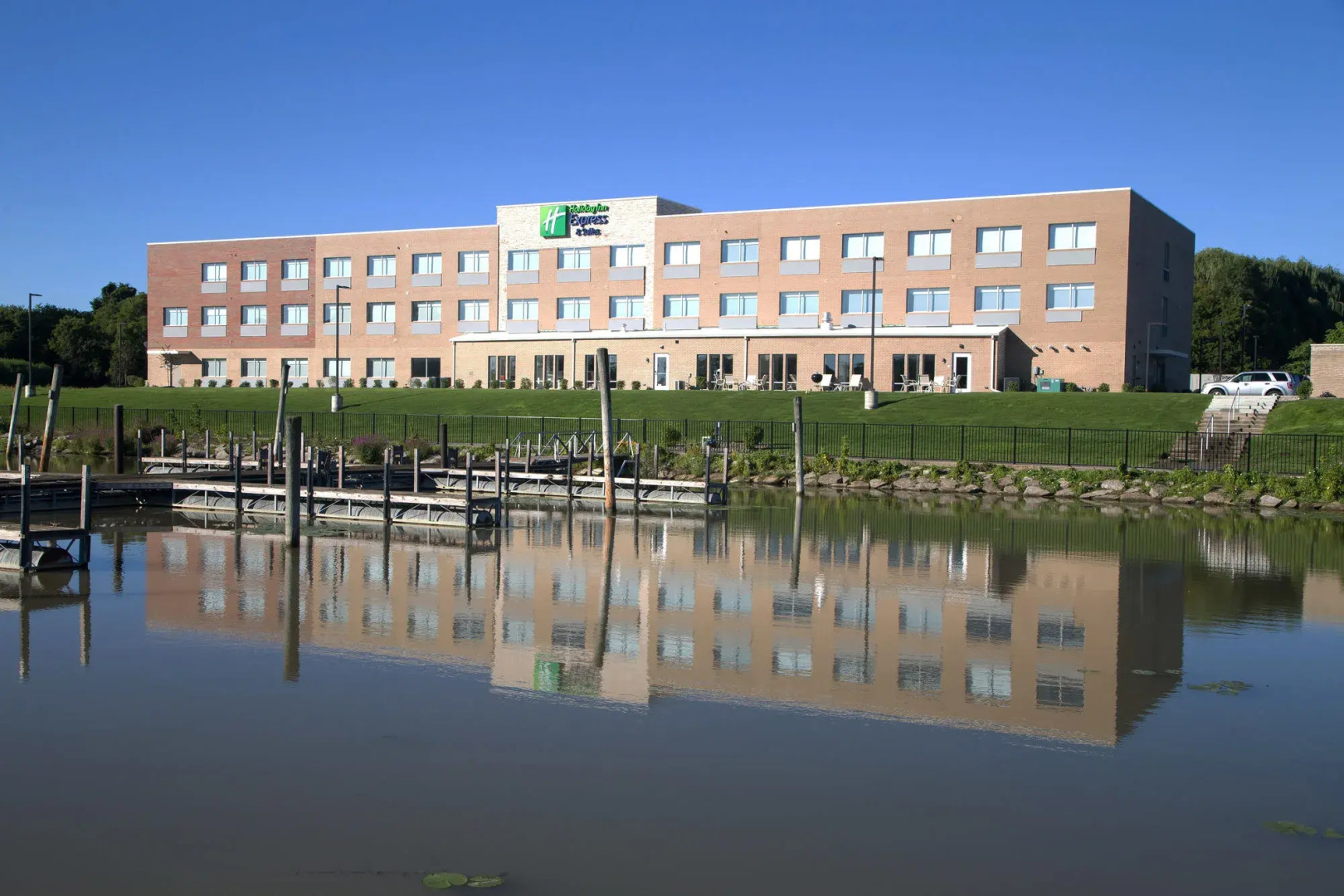 Holiday Inn Express & Suites Port Huron by IHG