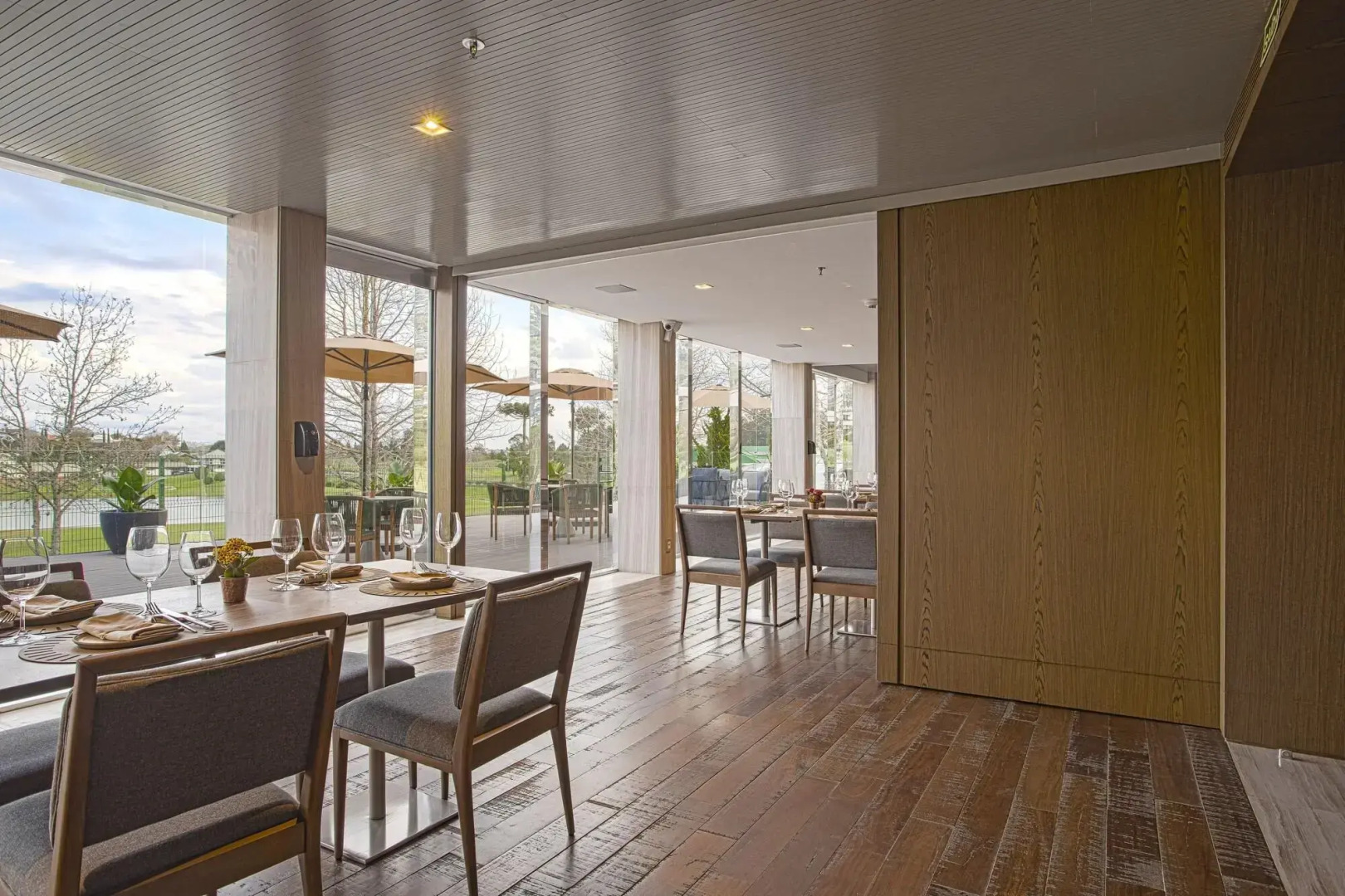 Suryaa Hotel Pinhais, Curio Collection by Hilton