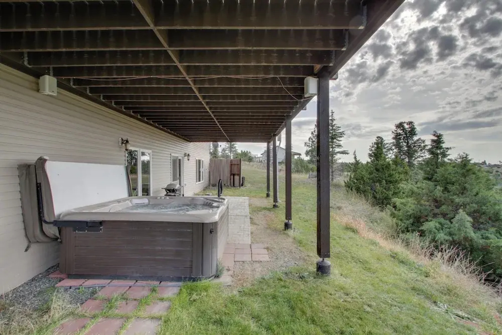 Spacious Canyon Ferry Lake House With Bar & Views!