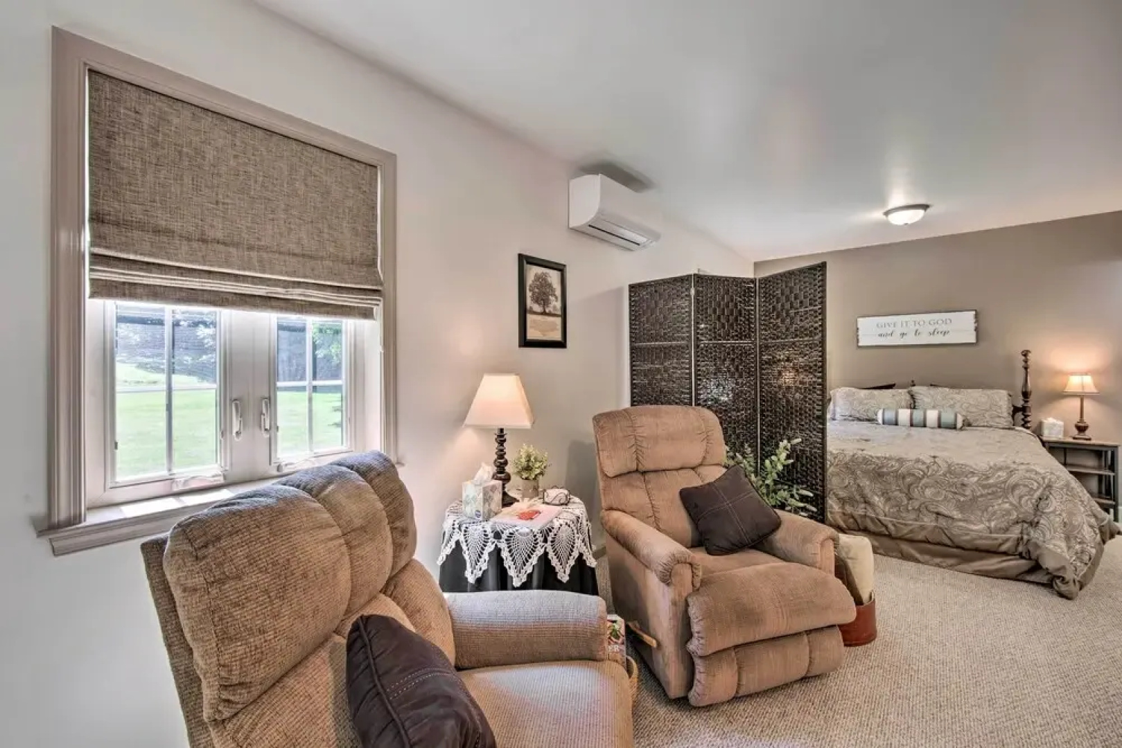 Cozy 'garden Room' in Welsh Mountain Suites!