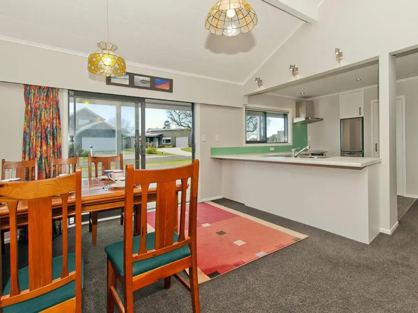 Sea Breeze - Whangamata Holiday Home