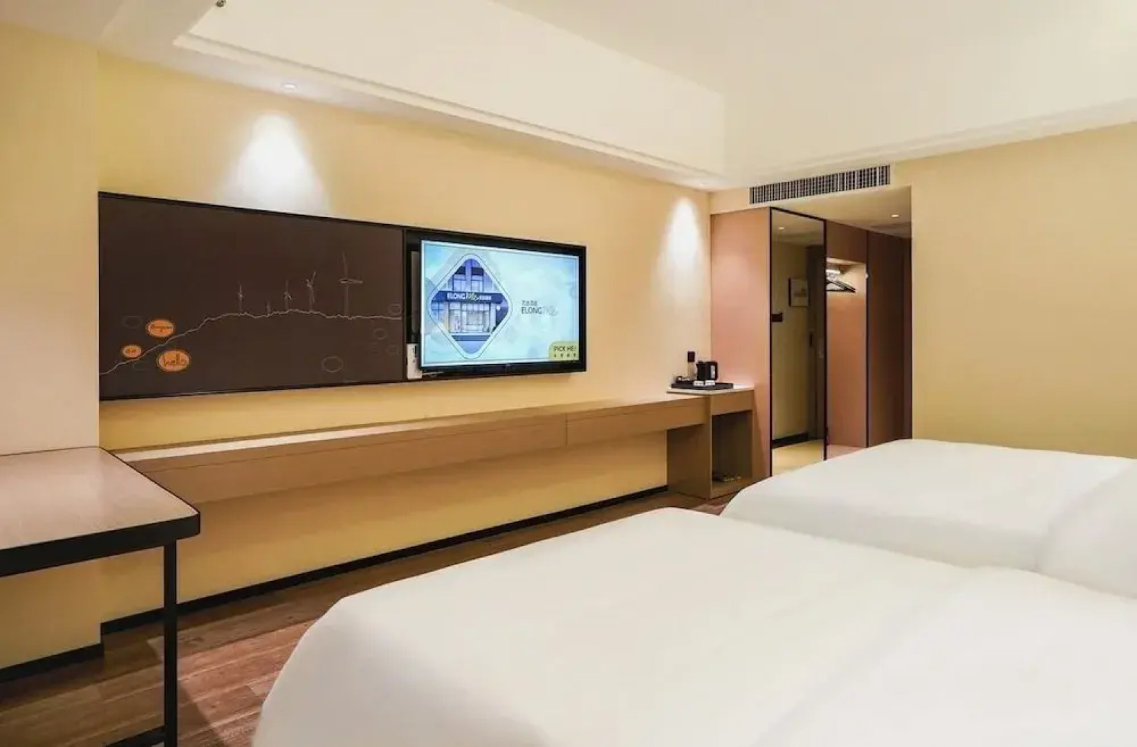 yi xuan hotel - bus station