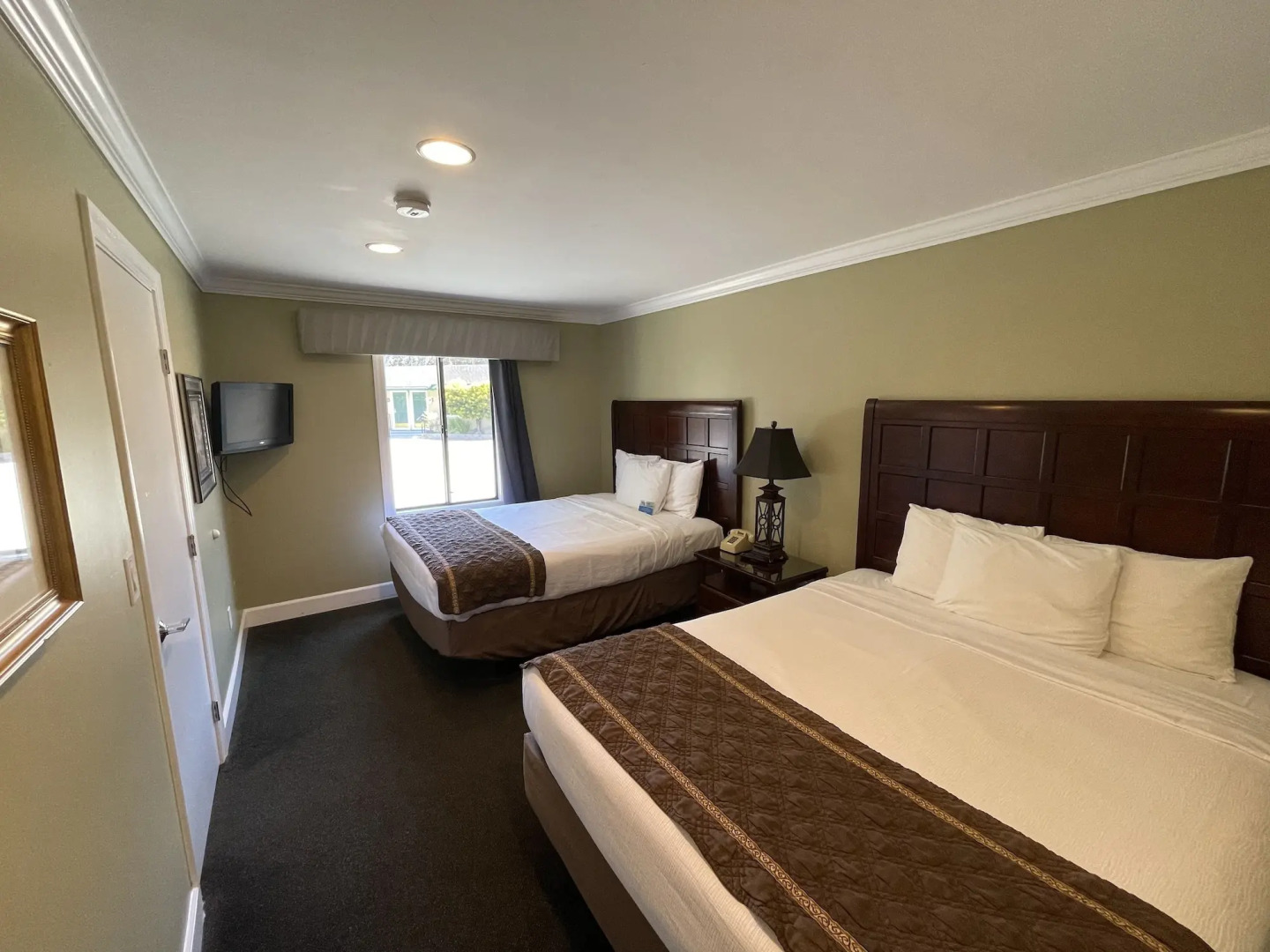 Sea Breeze Inn And Cottages