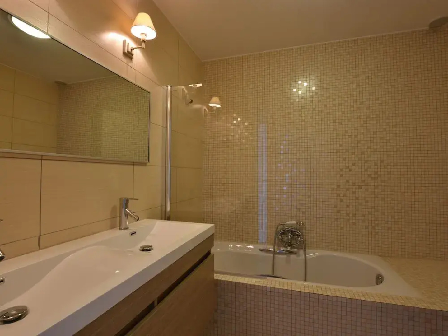 Spacious Holiday Home in Middelkerke with Hot Tub