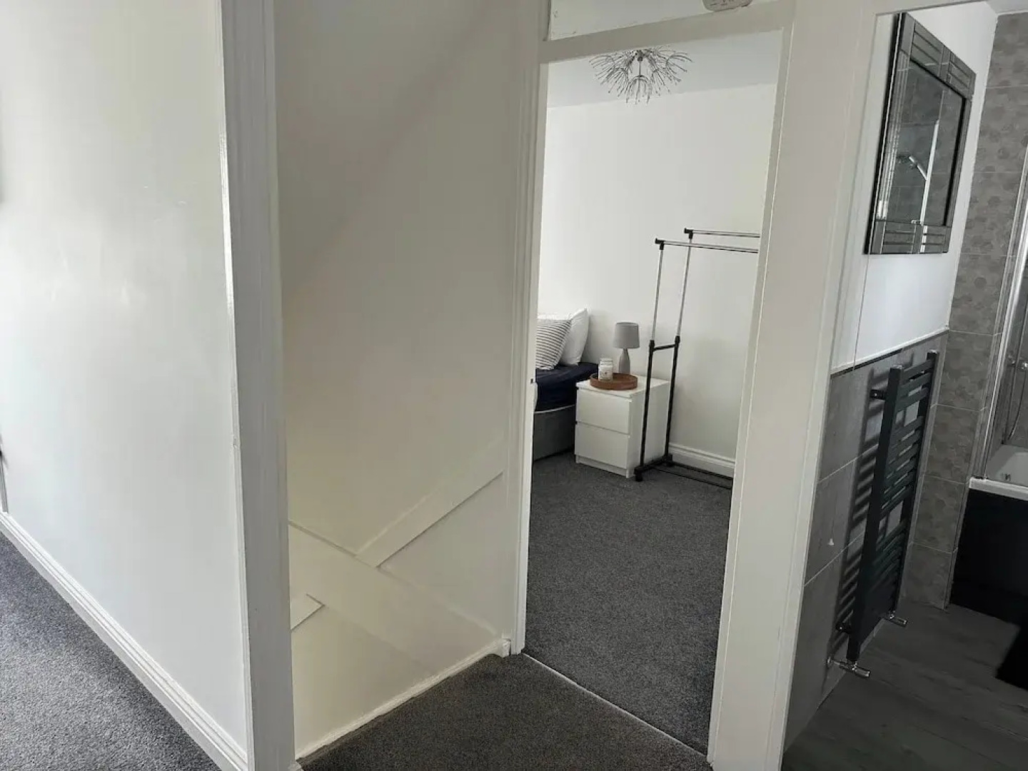 Housesleeps6-freeparking-wifi-contractors-garden