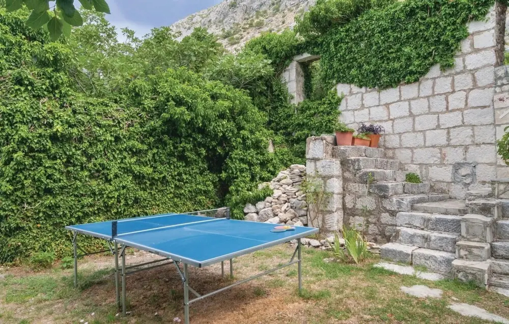 Awesome Home in Duce With Wifi and 2 Bedrooms