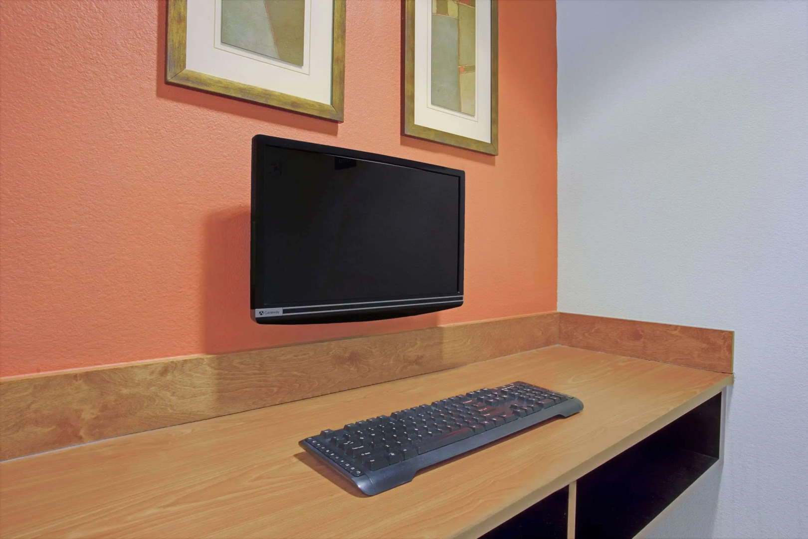 Days Inn & Suites by Wyndham Laurel Near Fort Meade