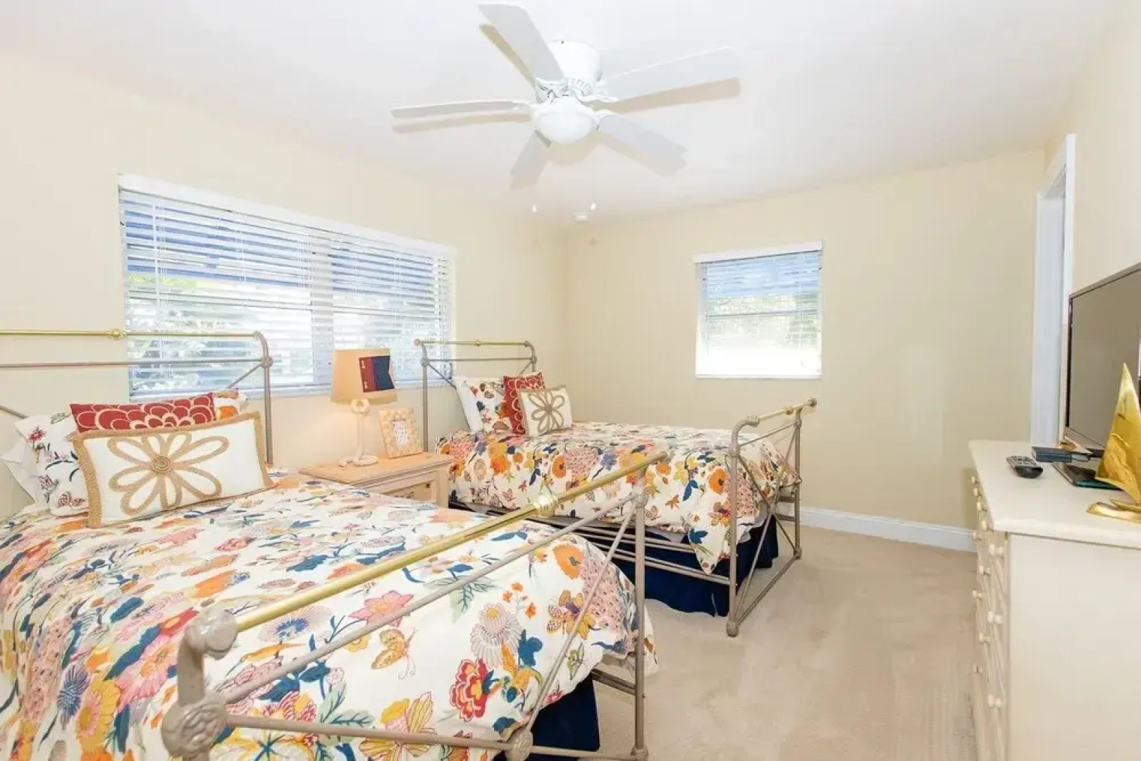 Santiva Splendor Canal Front - The Perfect Island Retreat! 3 Bedroom Home