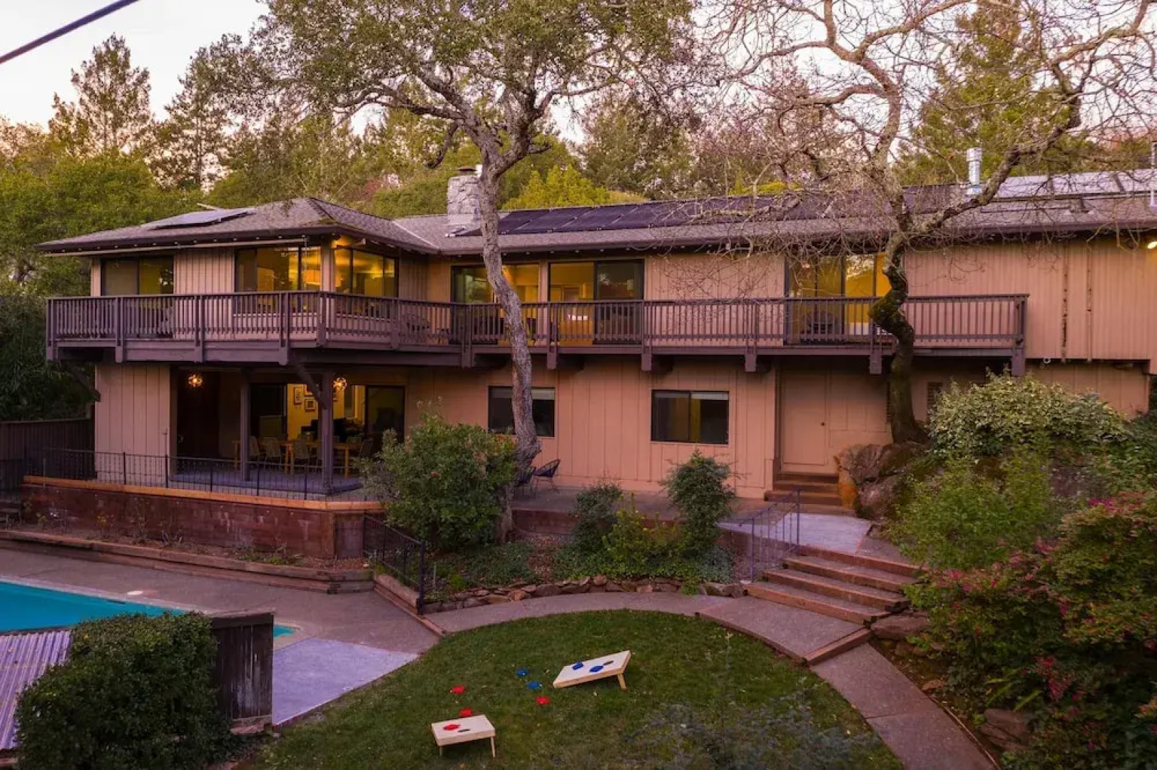 Rivendell - Spacious Home w Pool Arcade Games & Expansive Patio Santa Rosa