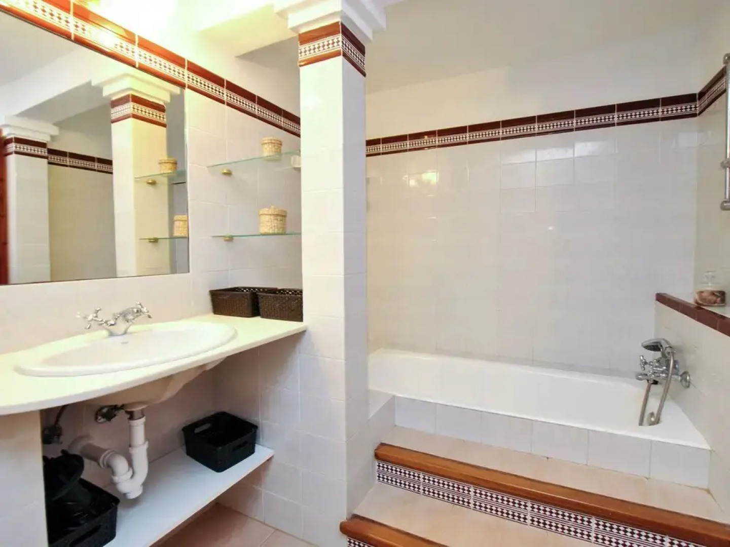 Spacious Mansion in Alaró With Swimming Pool