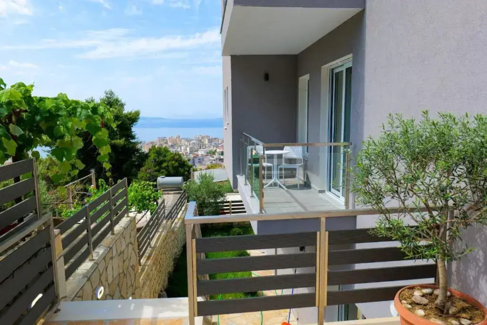 Angel Saranda Palace