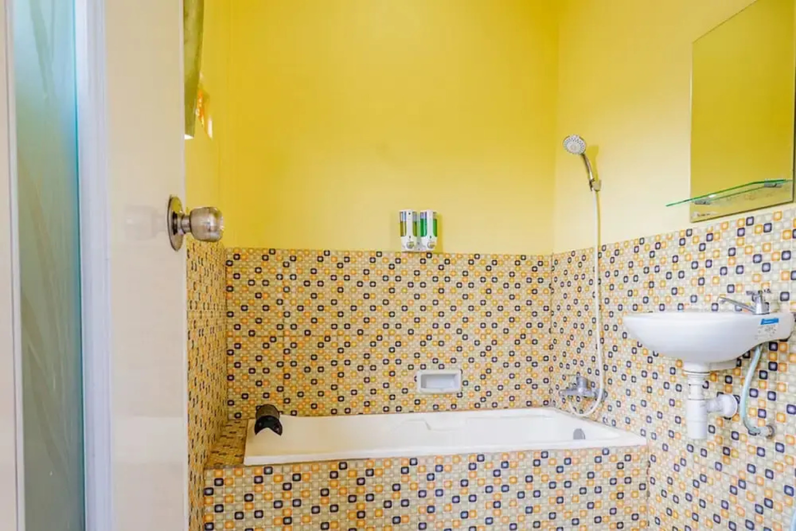 RedDoorz near Kawah Putih Ciwidey